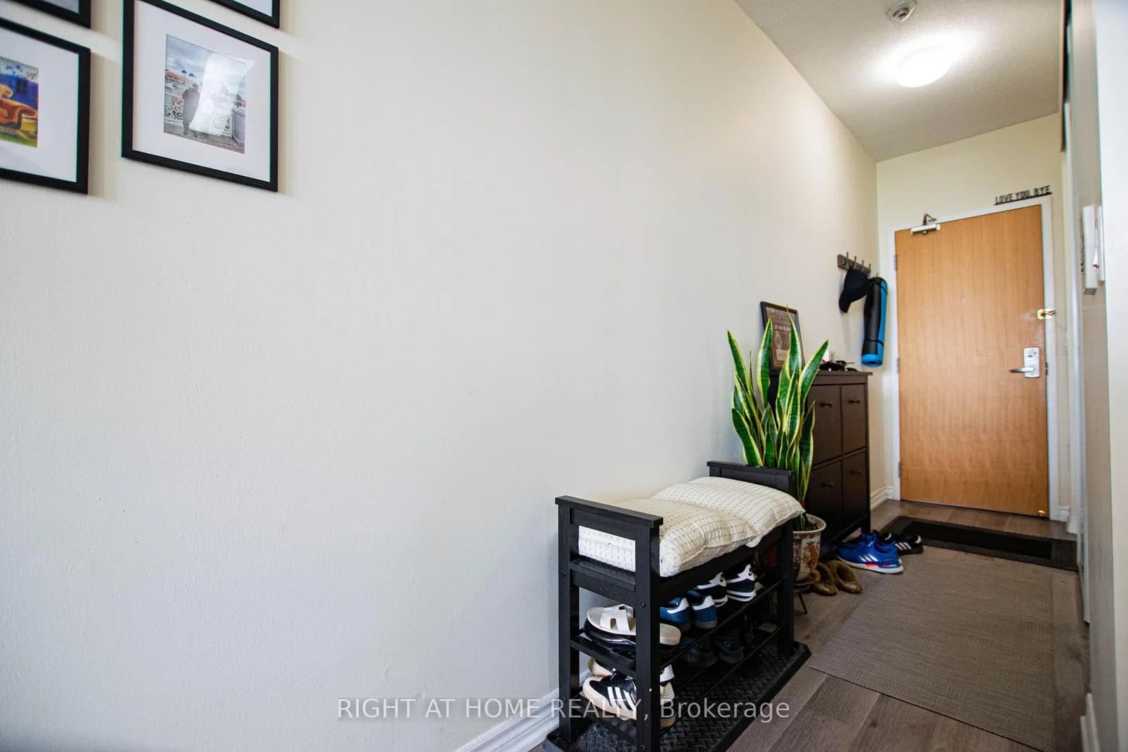 Grangeway Avenue in Toronto · Woburn — photo 2