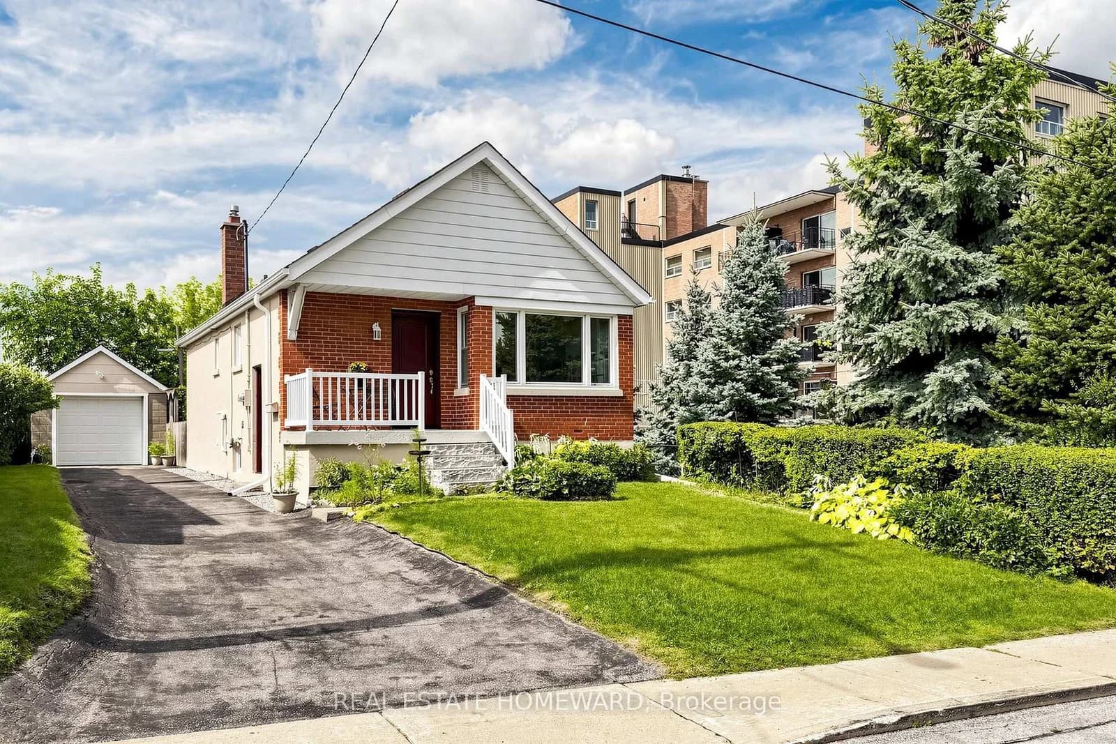 Pitt Avenue in Toronto · Clairlea-Birchmount — photo 2