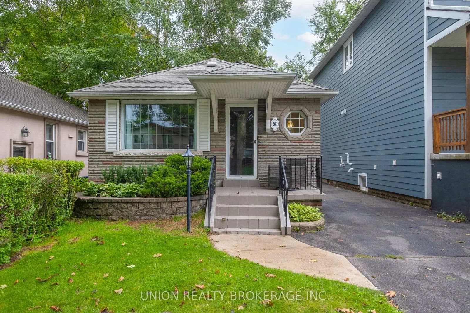 Photo of Warden Avenue in Toronto · Birchcliffe-Cliffside