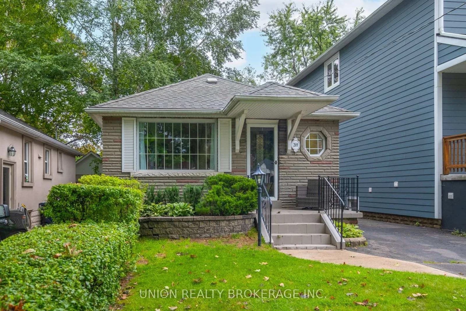 Warden Avenue in Toronto · Birchcliffe-Cliffside — photo 2