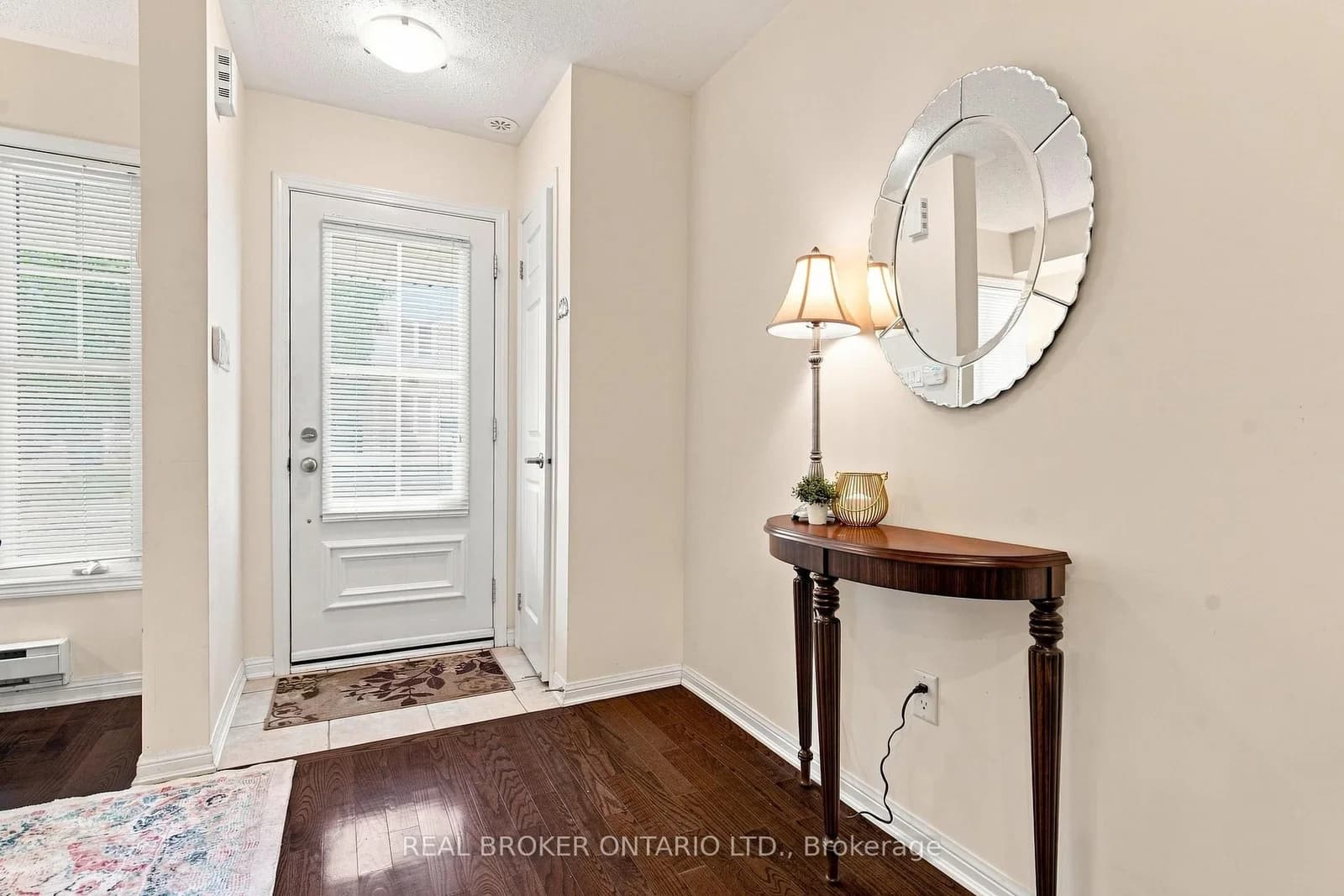 Ayers Crescent in Toronto · Clairlea-Birchmount — photo 3