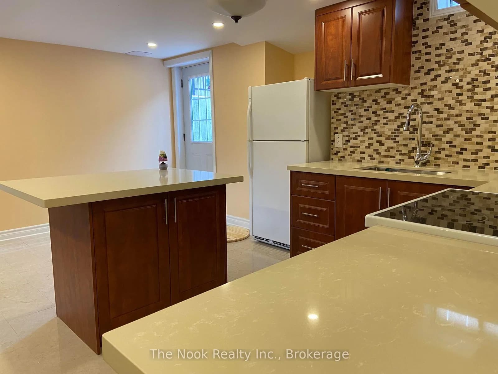 Glenabbey Drive in Clarington · Courtice — photo 2