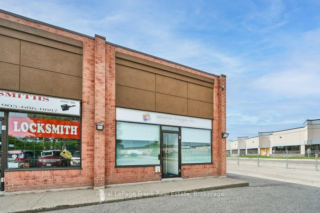 Monarch Avenue in Ajax · South West — photo 2