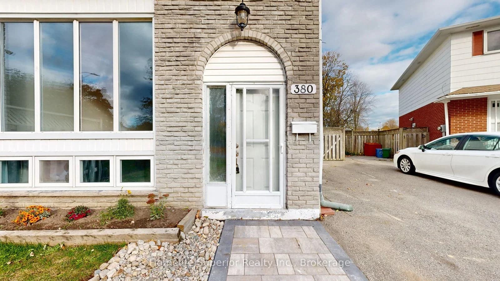 Vancouver Crescent in Oshawa · Vanier — photo 2