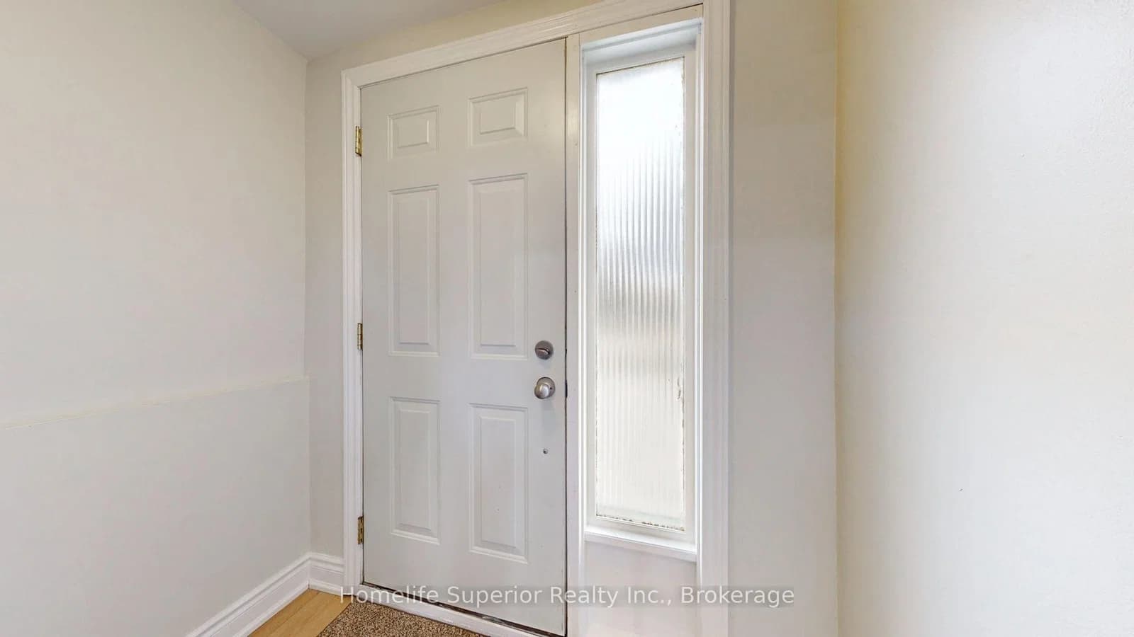 Vancouver Crescent in Oshawa · Vanier — photo 3