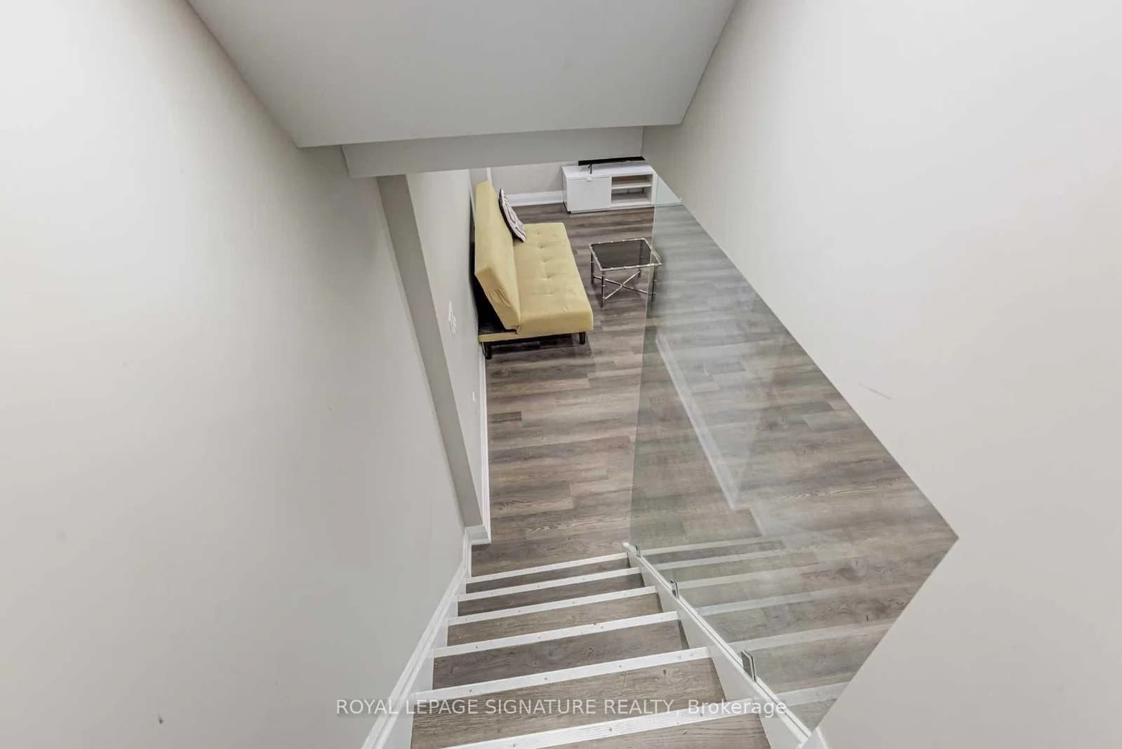 Inniswood Drive in Toronto · Wexford-Maryvale — photo 2