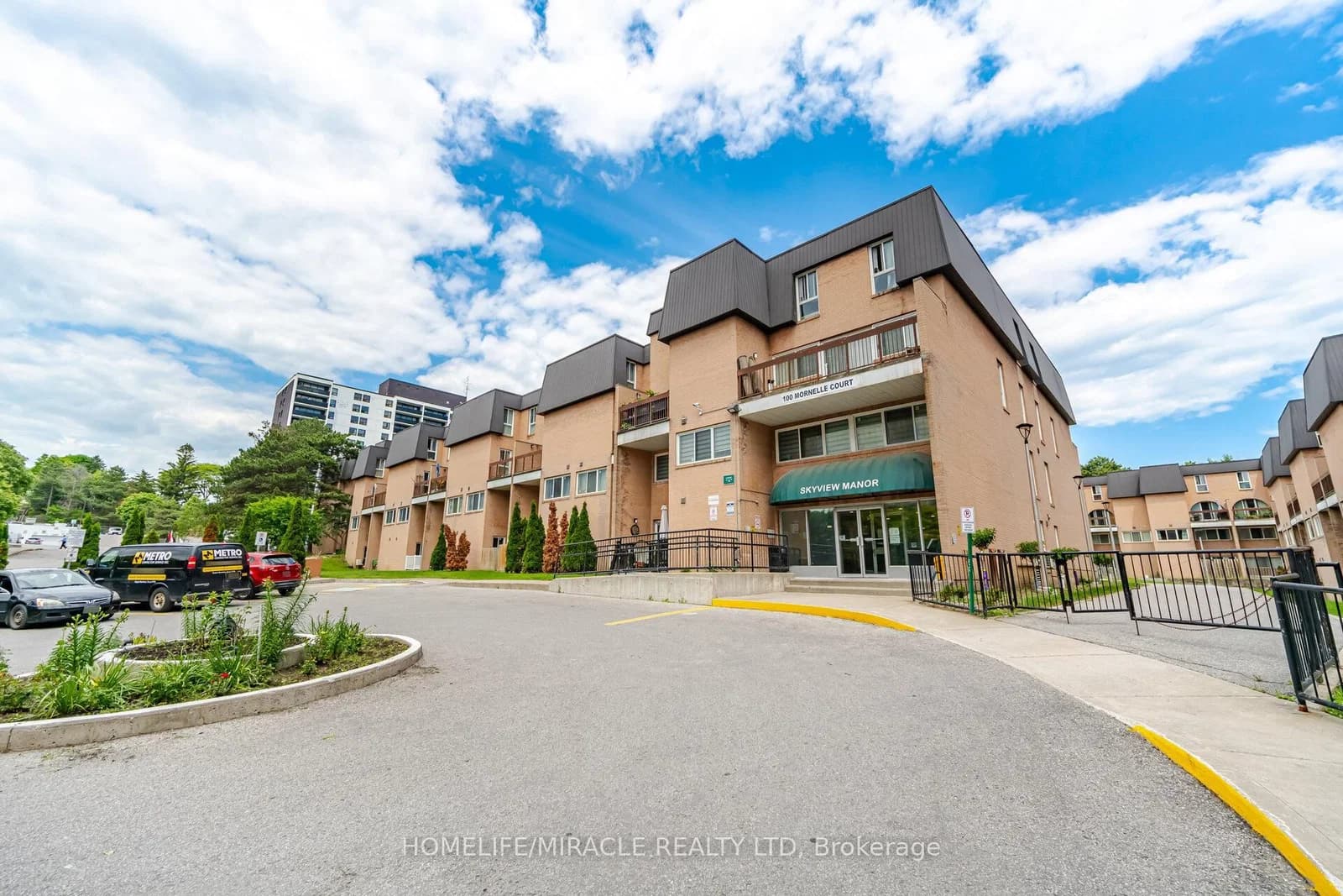 Mornelle Court in Toronto · Morningside — photo 2