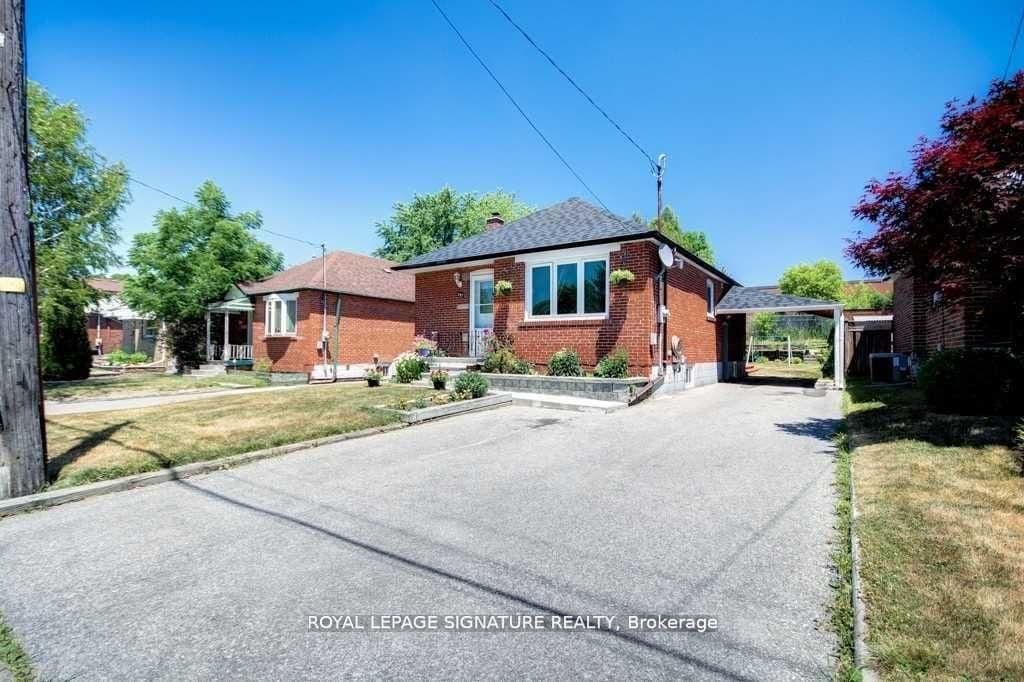 Ellington Drive in Toronto · Wexford-Maryvale — photo 2
