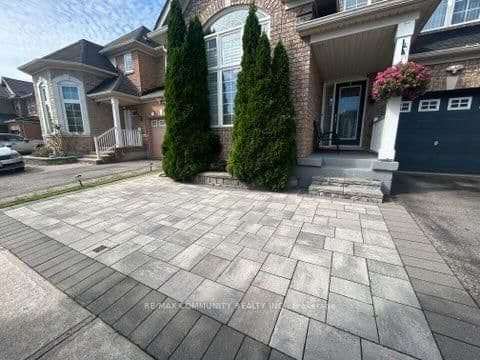 Jaguar Street in Toronto · Rouge E11 — photo 2