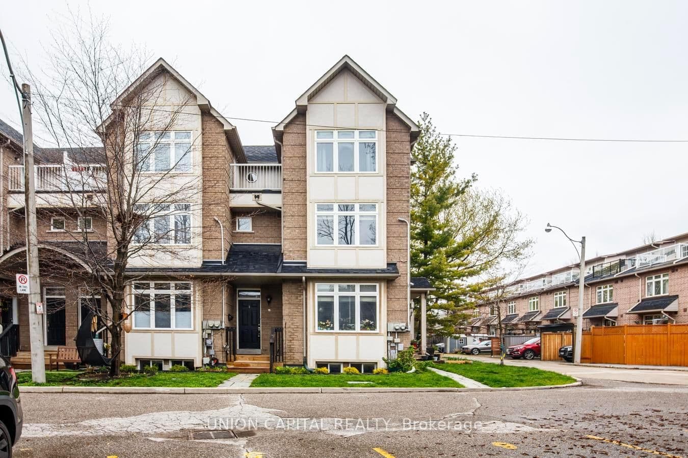 Photo of Bastedo Avenue in Toronto · Woodbine Corridor