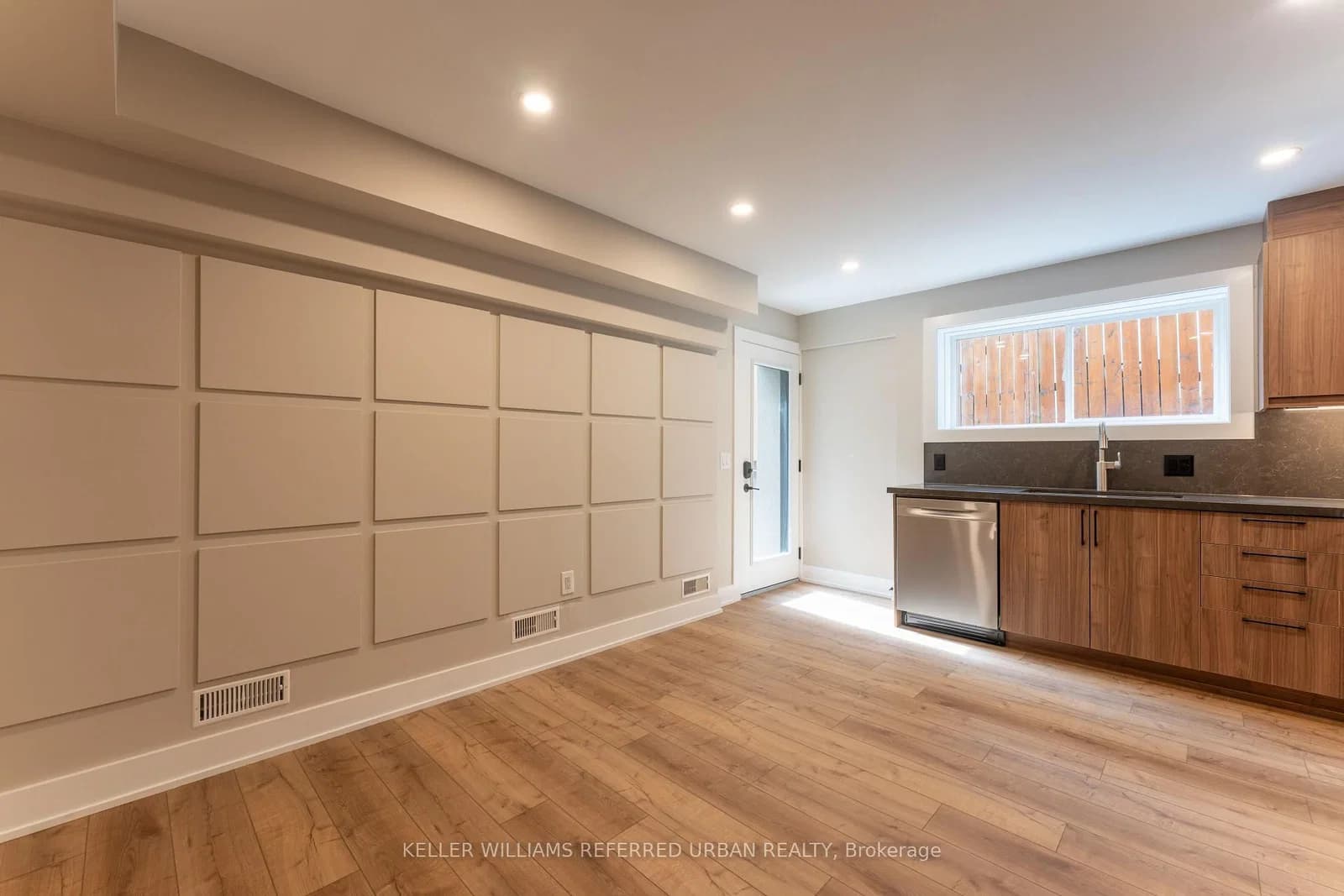 Jones Avenue in Toronto · Blake-Jones — photo 3