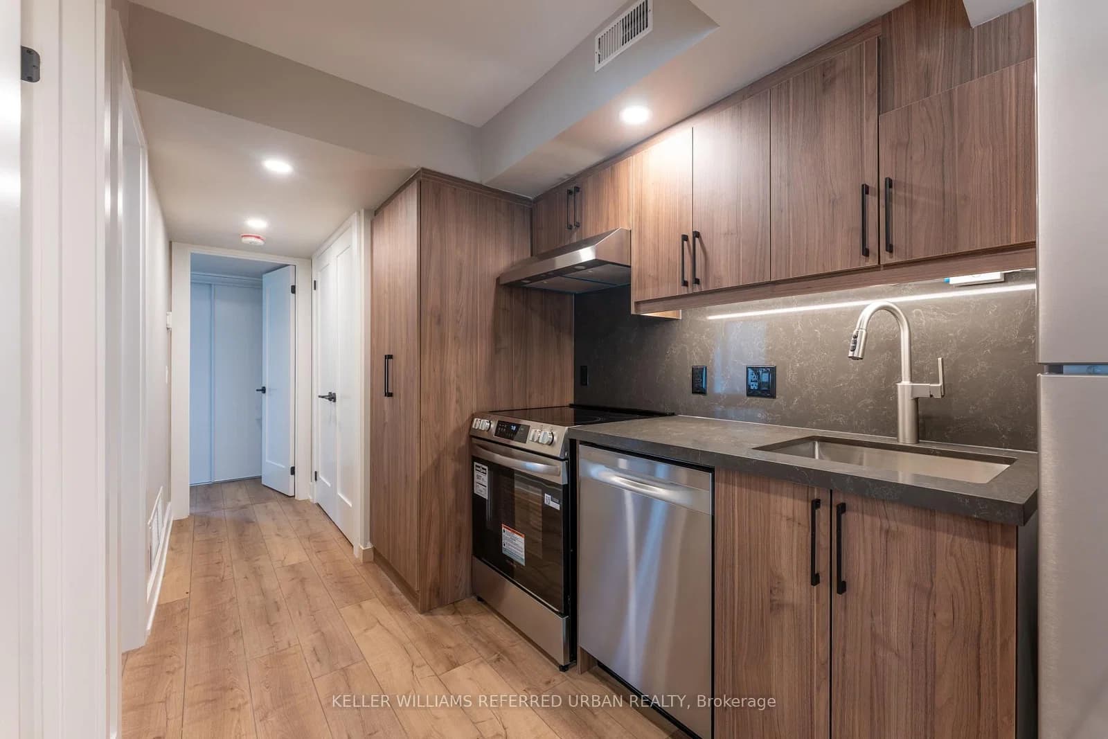 Jones Avenue in Toronto · Blake-Jones — photo 2