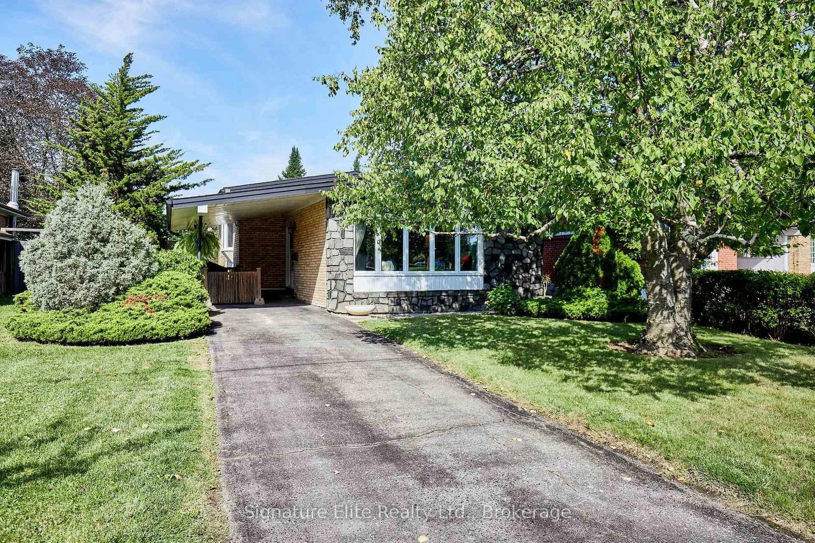 Haileybury Drive in Toronto · Bendale — photo 2