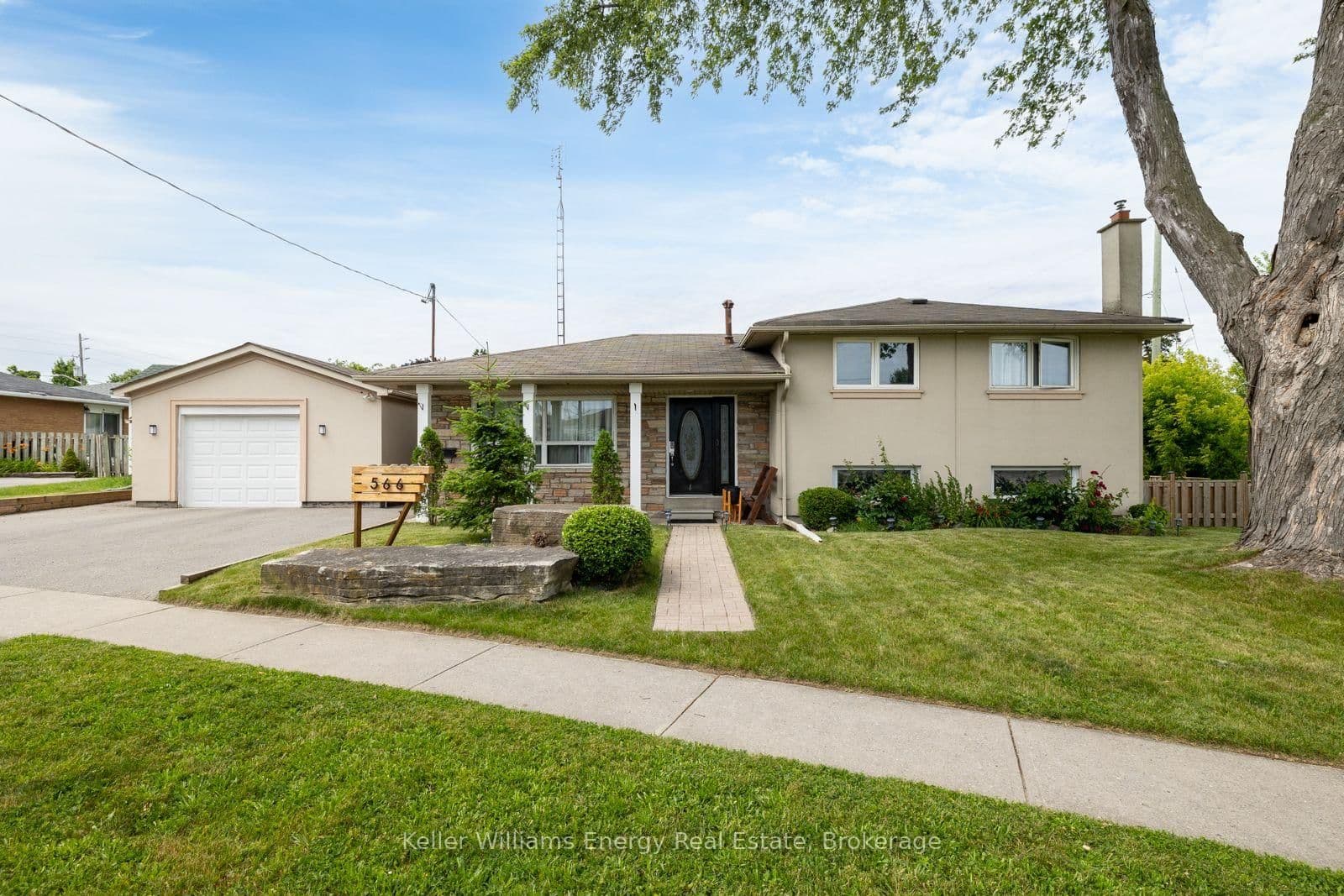Photo of Dean Avenue in Oshawa · Donevan