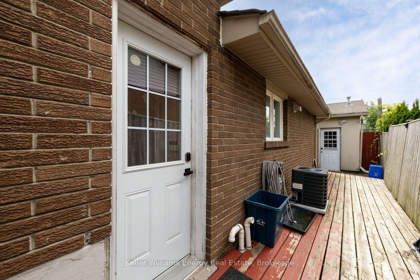 Dean Avenue in Oshawa · Donevan — photo 2