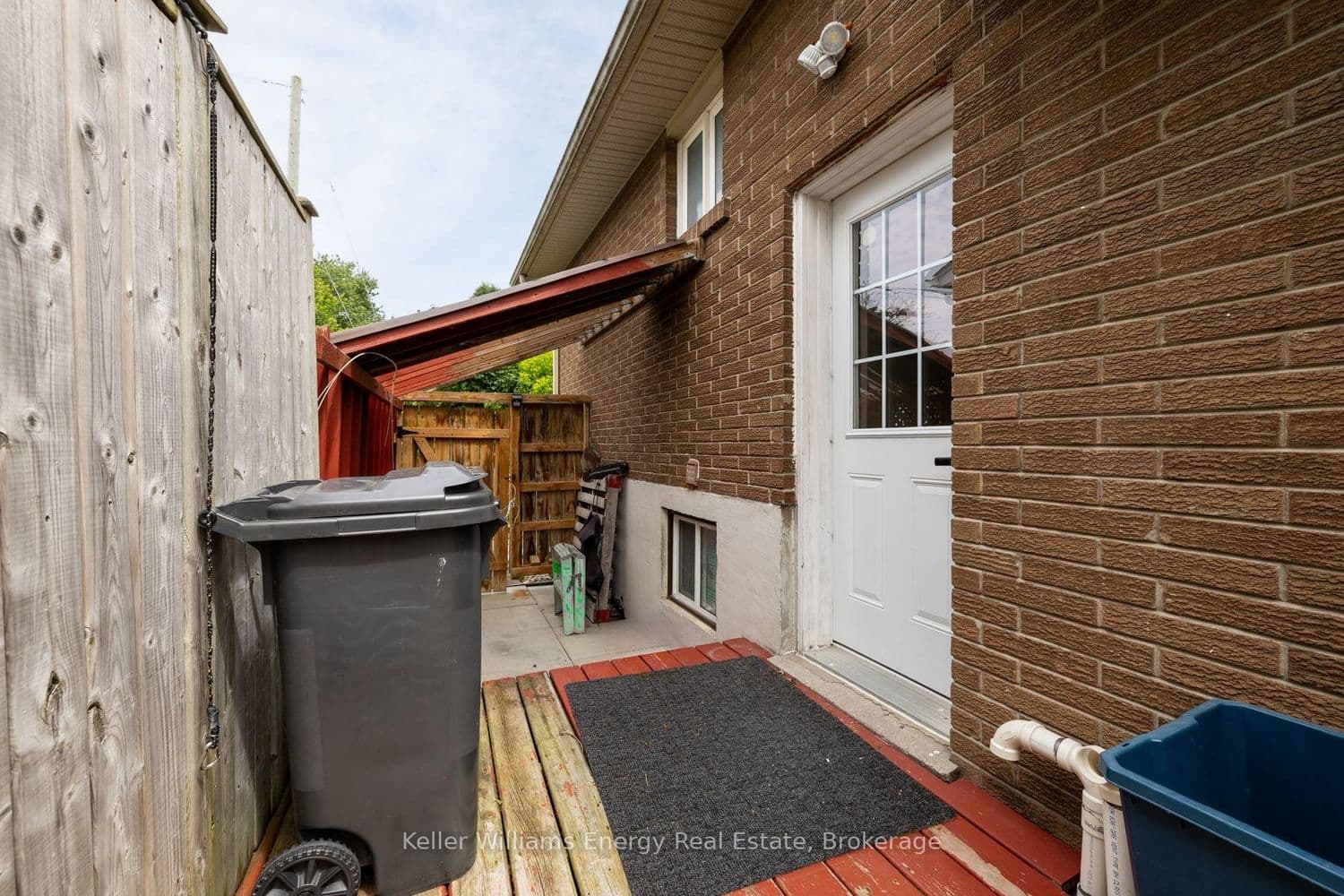 Dean Avenue in Oshawa · Donevan — photo 3