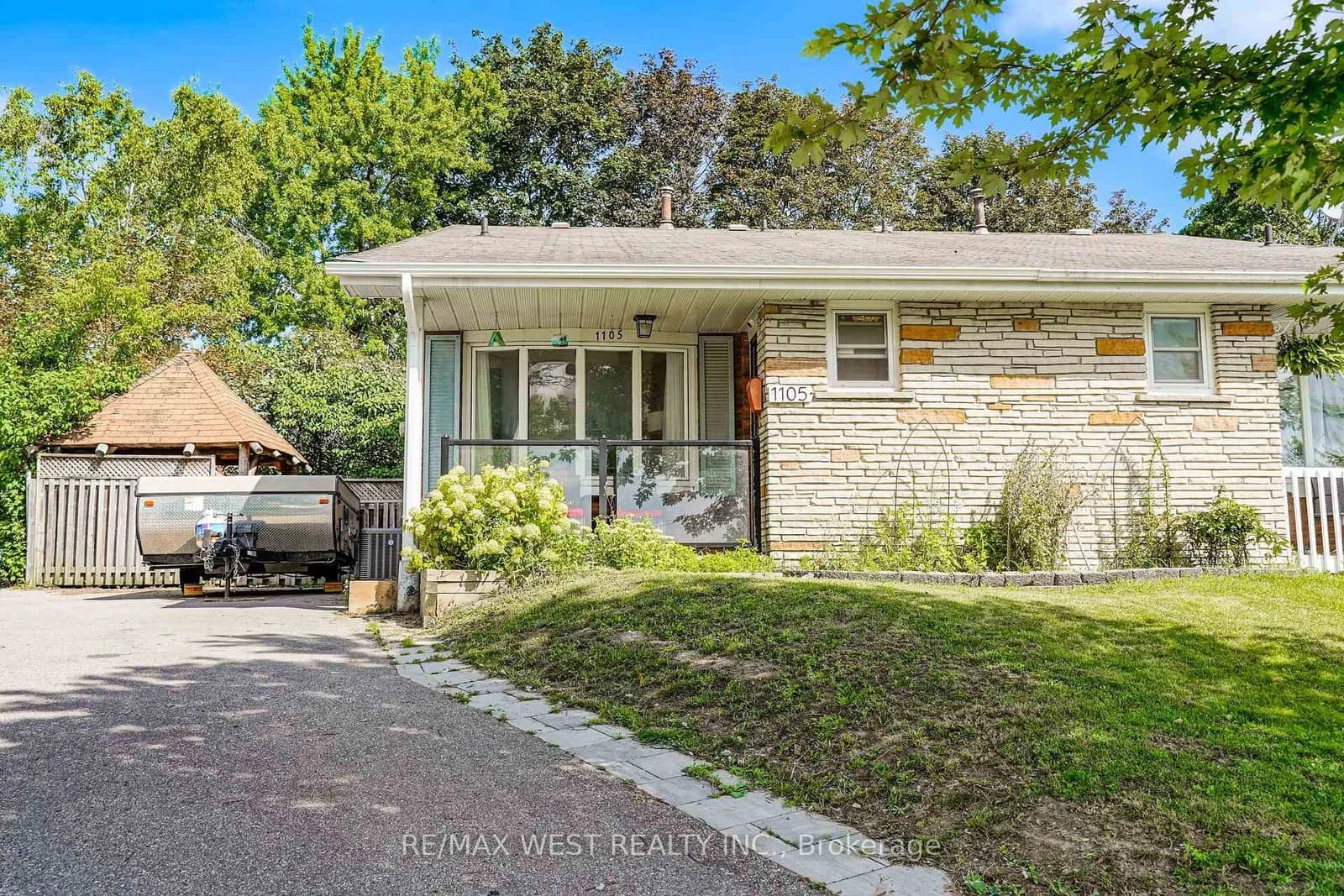 Photo of Valley Court in Oshawa · Lakeview