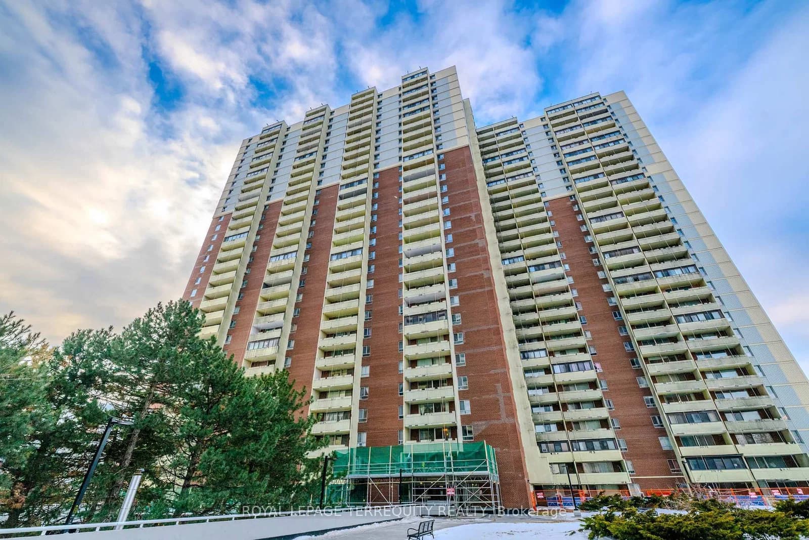 Photo of Massey Square in Toronto · Crescent Town