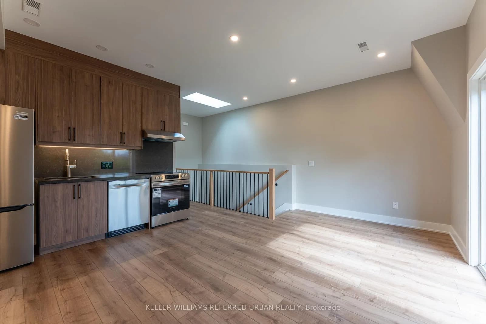 Jones Avenue in Toronto · Blake-Jones — photo 2