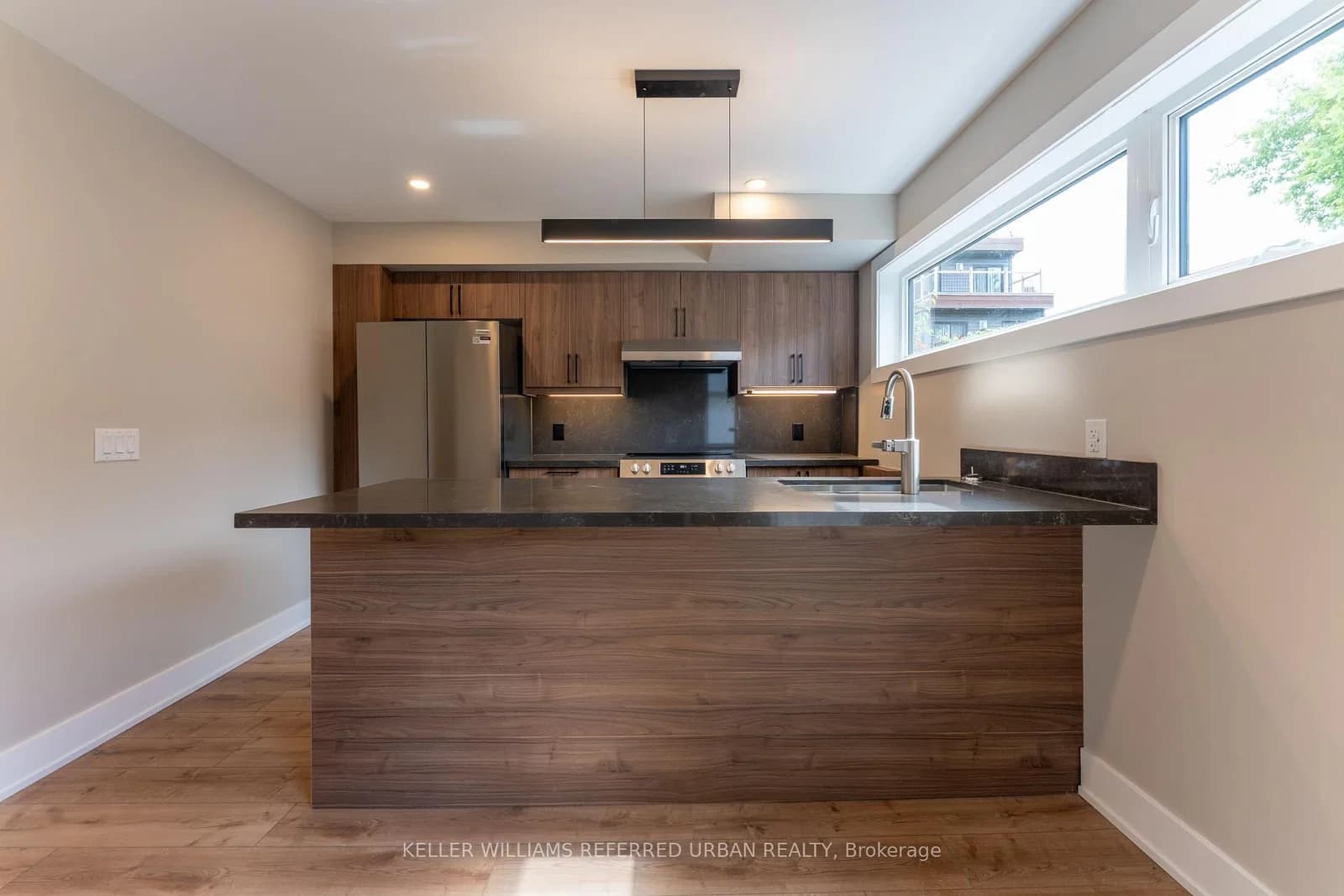 Jones Avenue in Toronto · Blake-Jones — photo 2