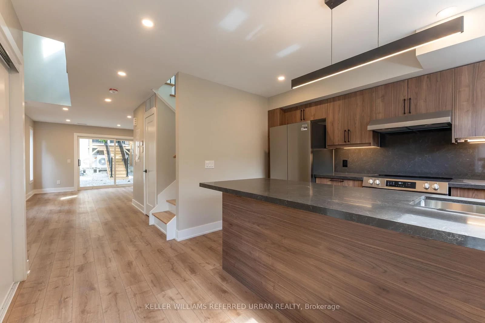 Jones Avenue in Toronto · Blake-Jones — photo 3
