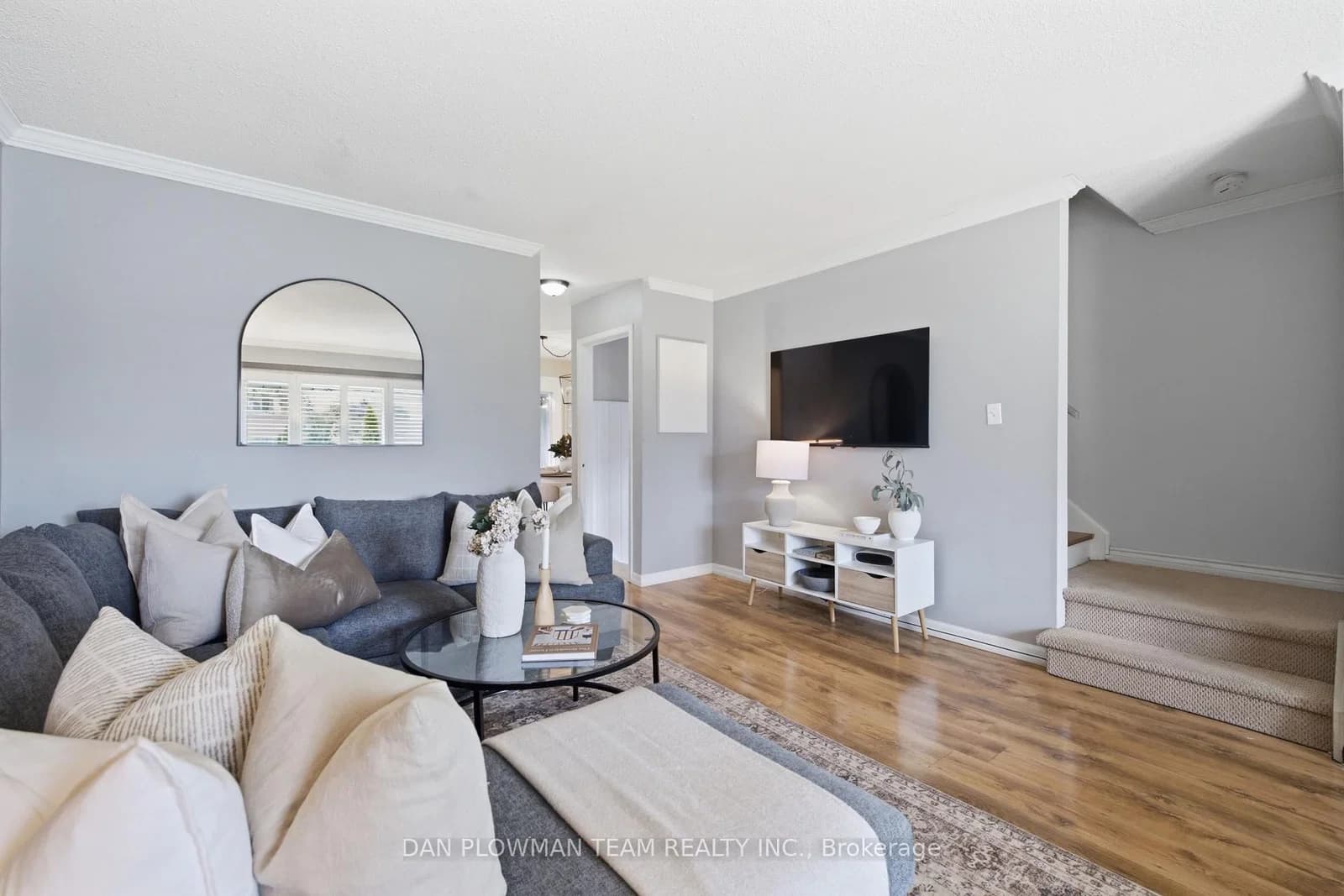 Vancouver Crescent in Oshawa · Vanier — photo 3