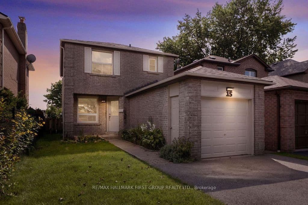 Millington Crescent in Ajax · Central — photo 2