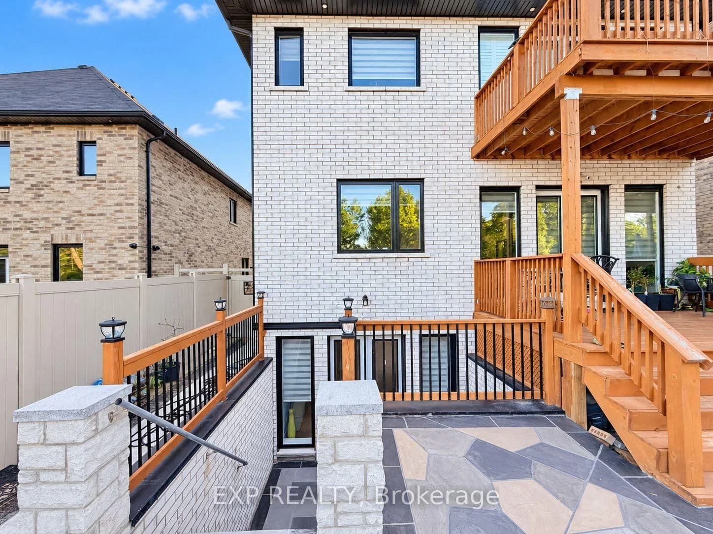 Sandhurst Crescent in Pickering · Highbush — photo 2