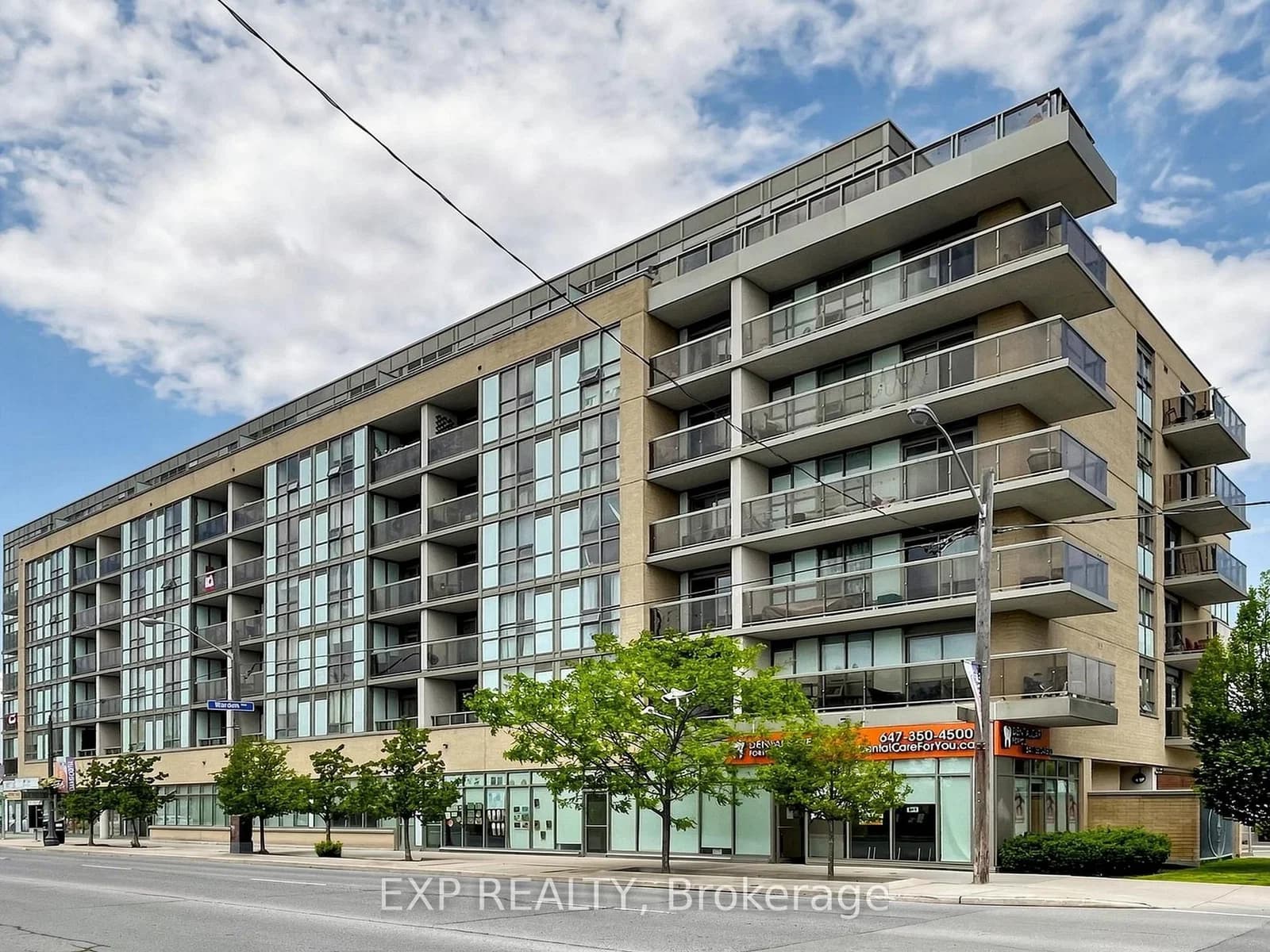 Photo of Danforth Avenue in Toronto · Oakridge