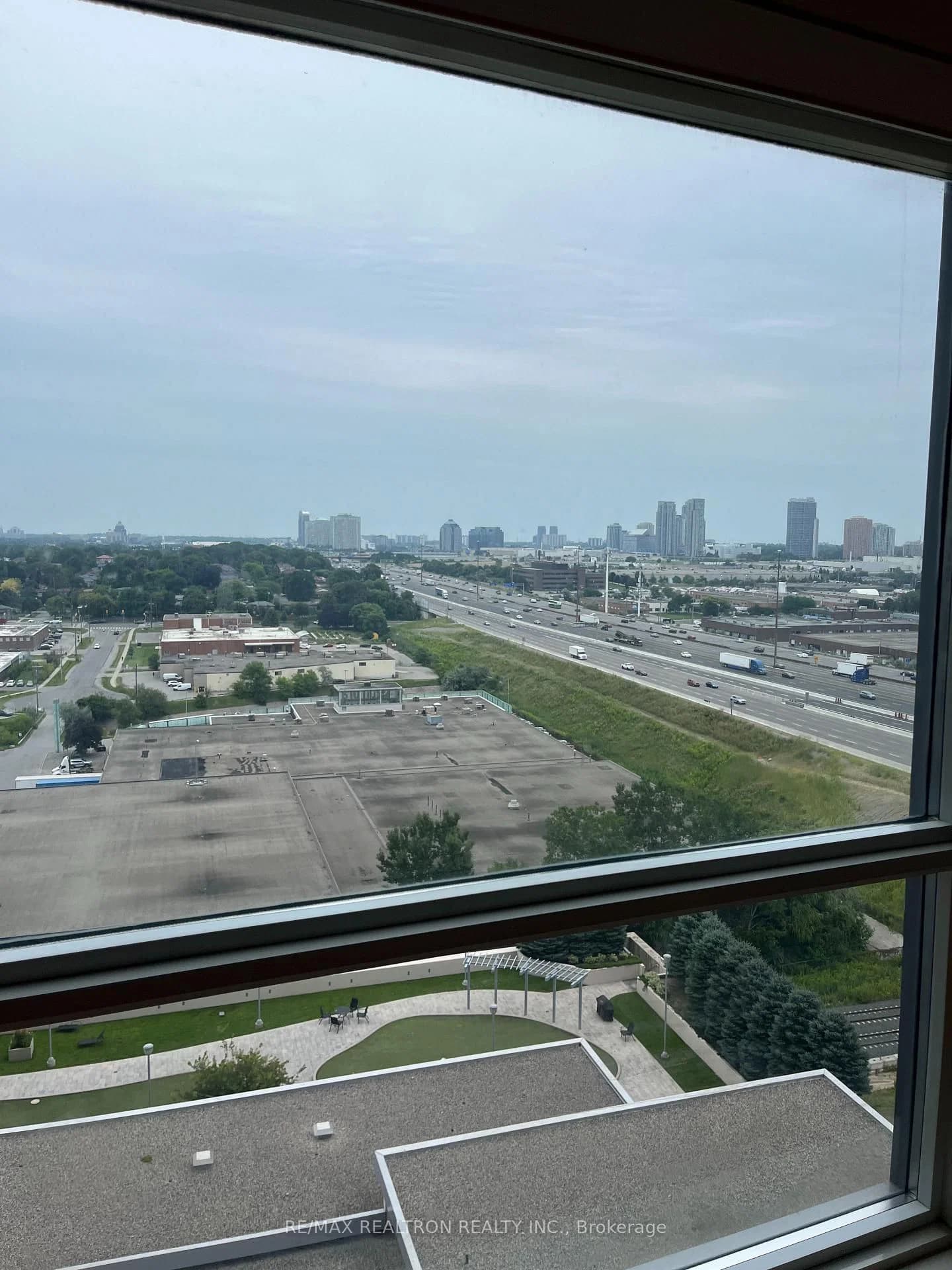 Village Green Square in Toronto · Agincourt South-Malvern West — photo 3