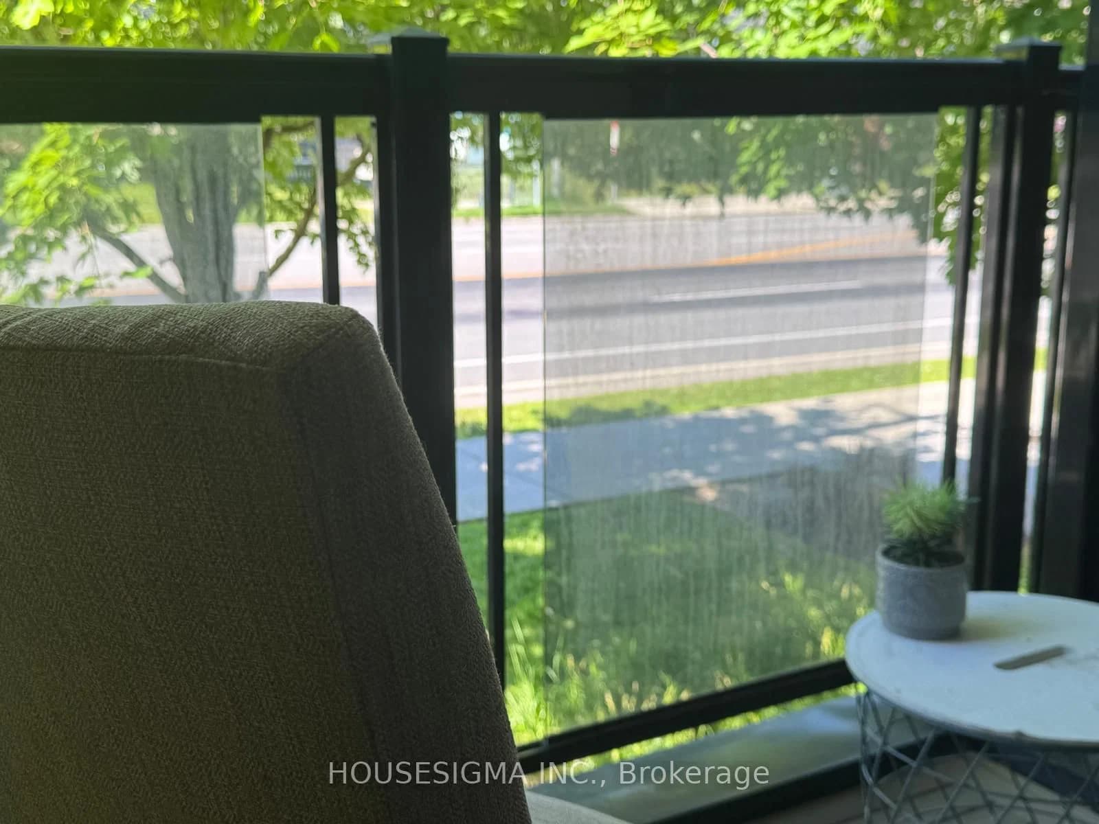 Sheppard Avenue in Toronto · Rouge E11 — photo 3