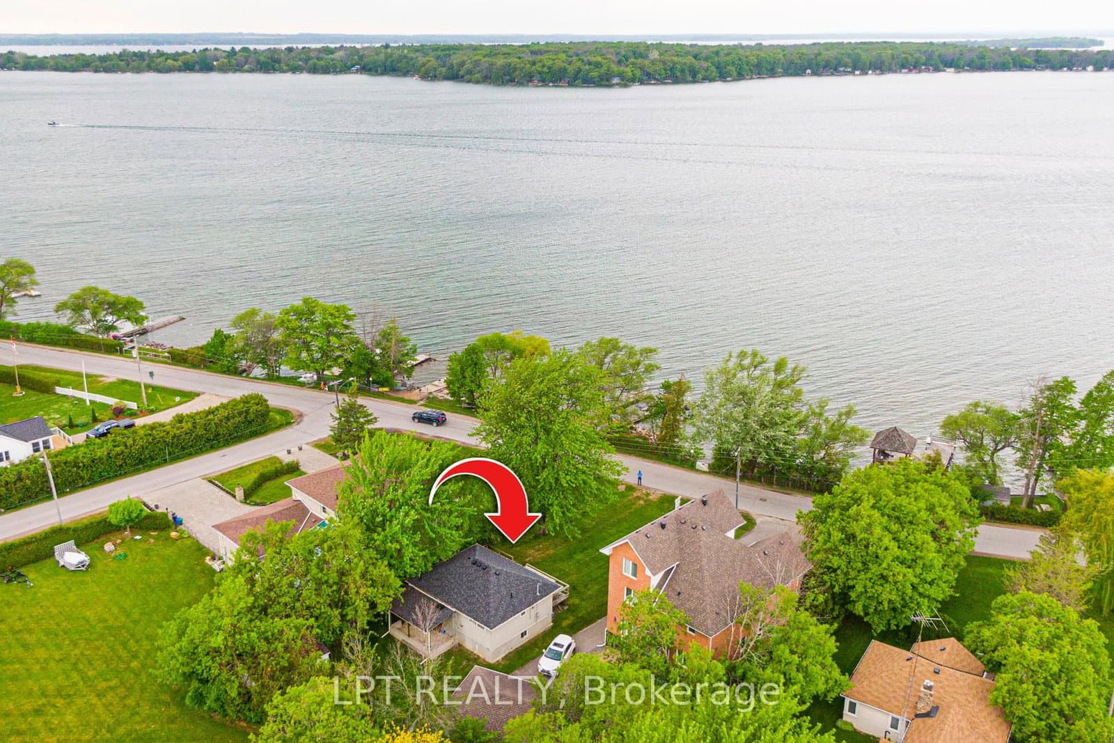 Photo of Lake Drive in Georgina · Historic Lakeshore Communities