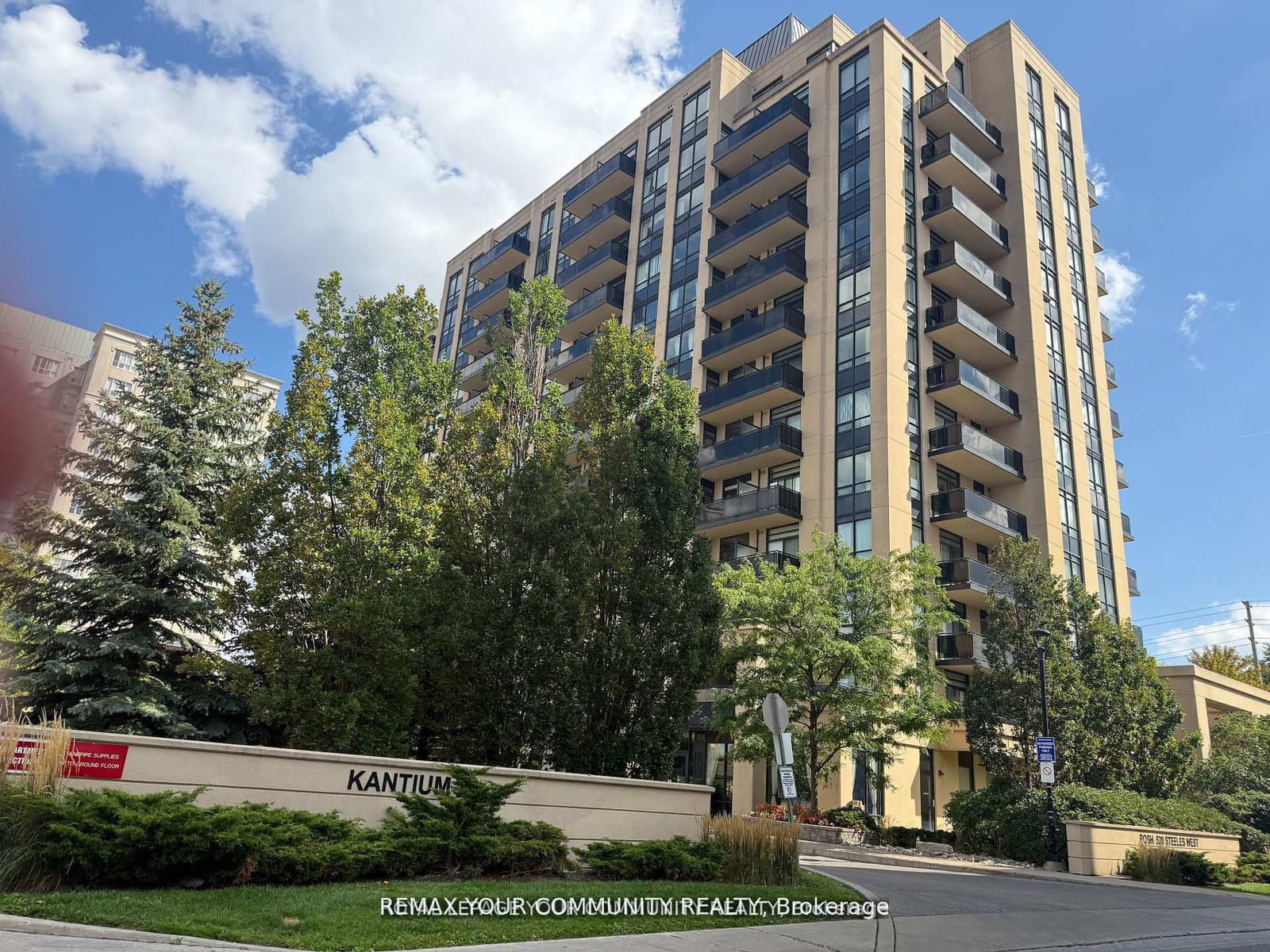 Photo of Steeles Avenue in Vaughan · Crestwood-Springfarm-Yorkhill