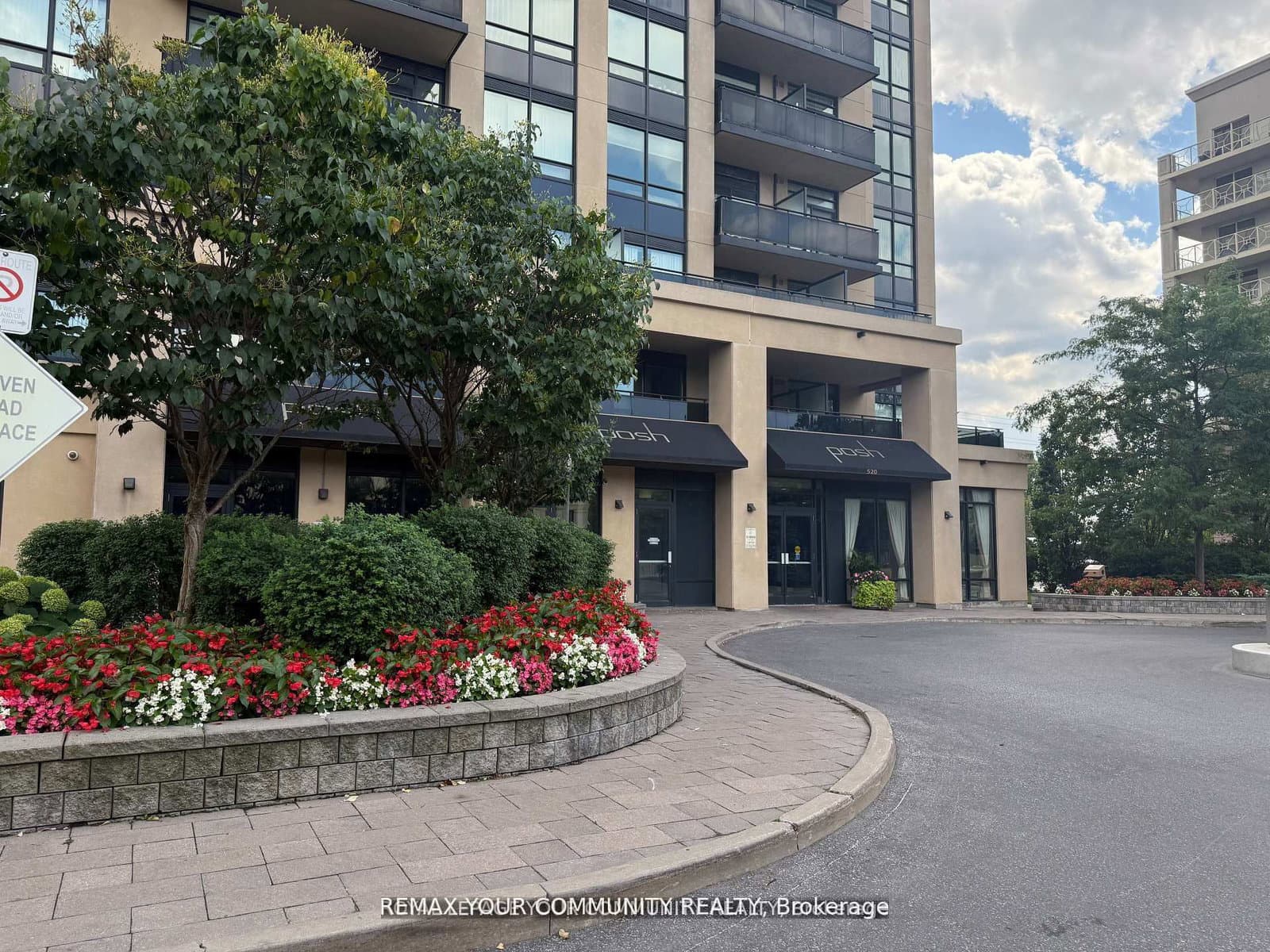 Steeles Avenue in Vaughan · Crestwood-Springfarm-Yorkhill — photo 2