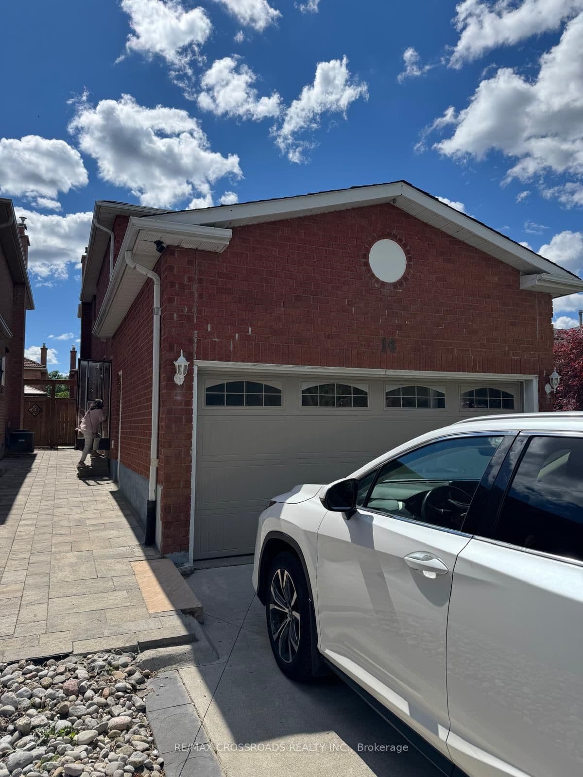 Romano Crescent in Vaughan · East Woodbridge — photo 2