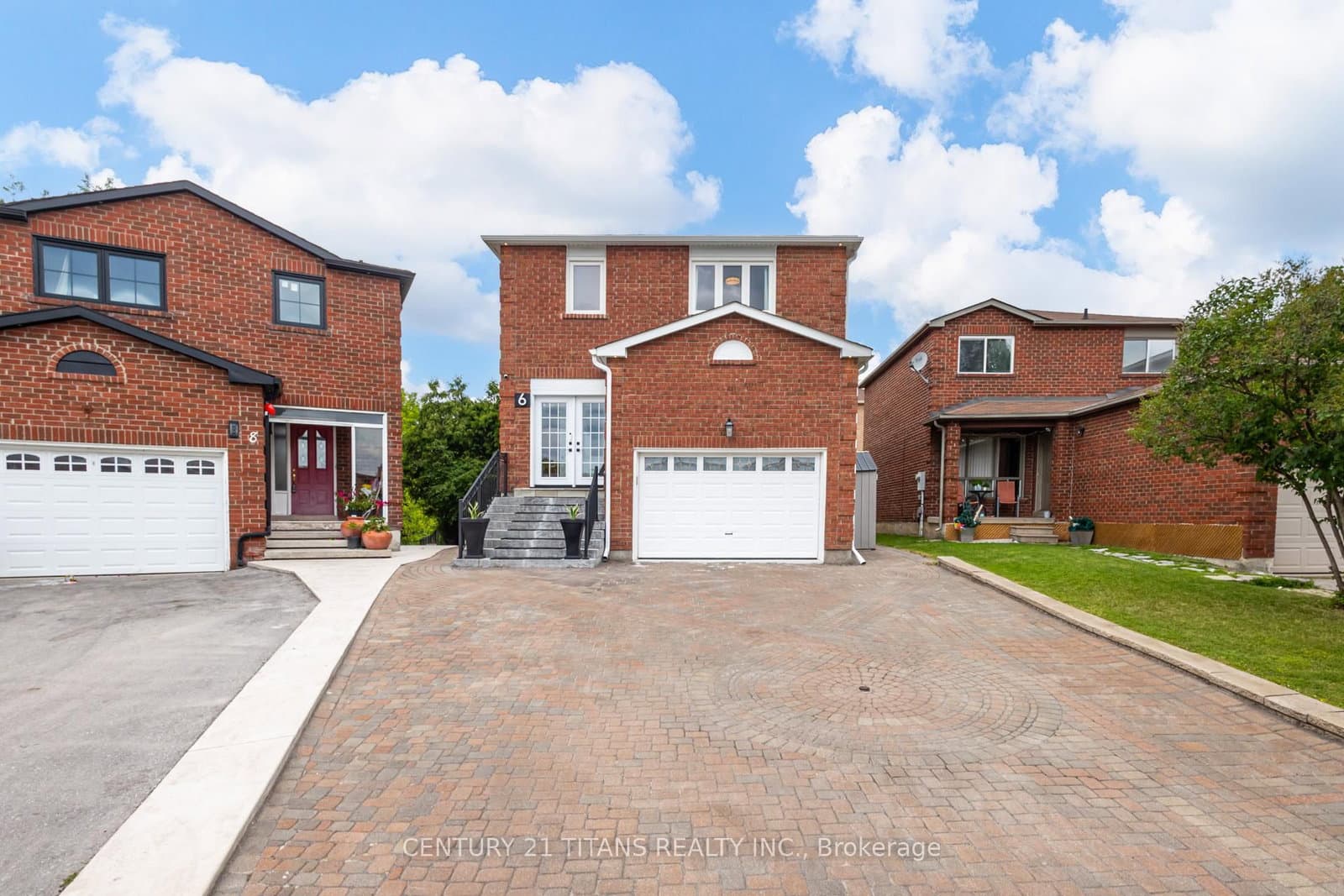 Blossom Court in Vaughan · West Woodbridge — photo 2