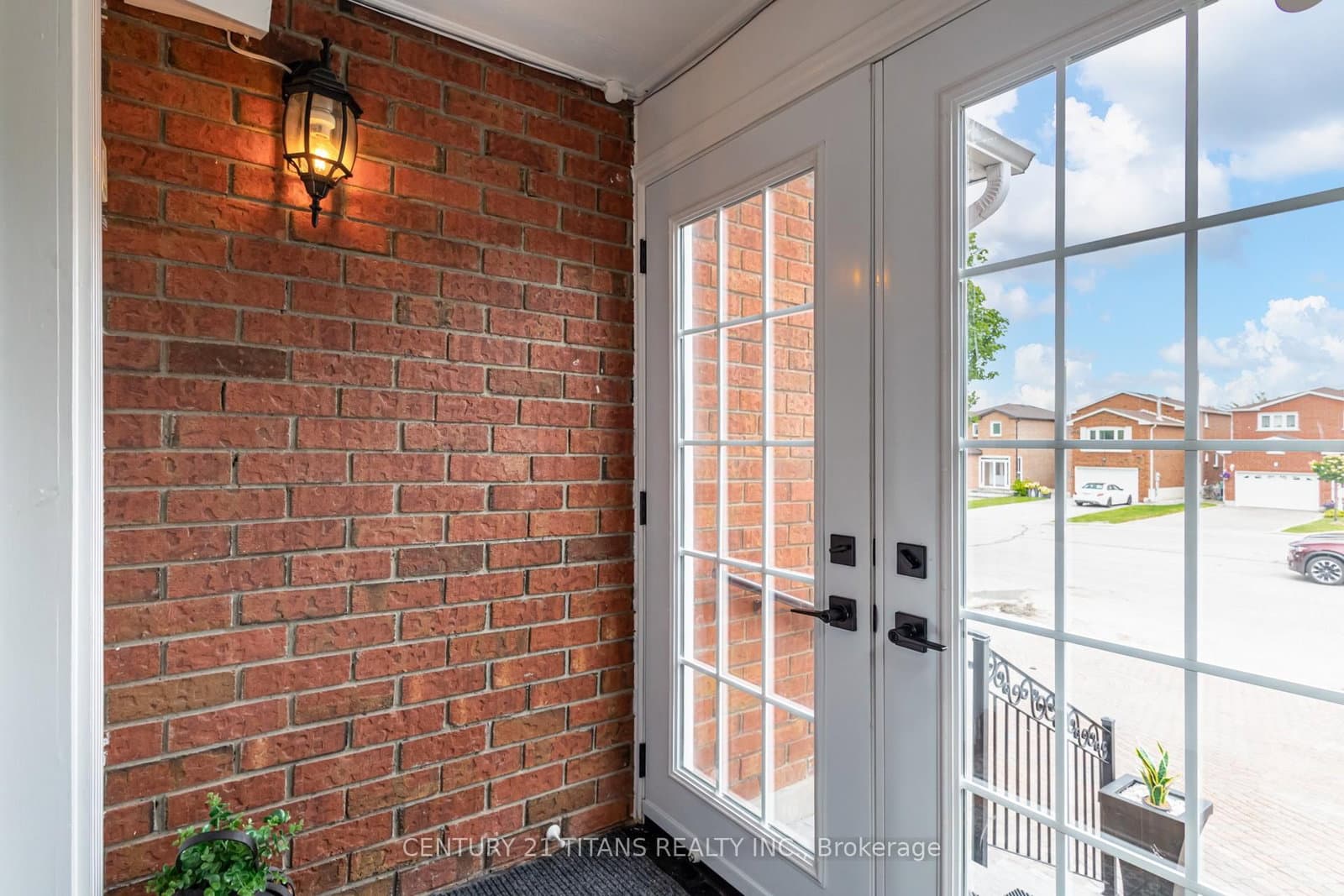 Blossom Court in Vaughan · West Woodbridge — photo 3