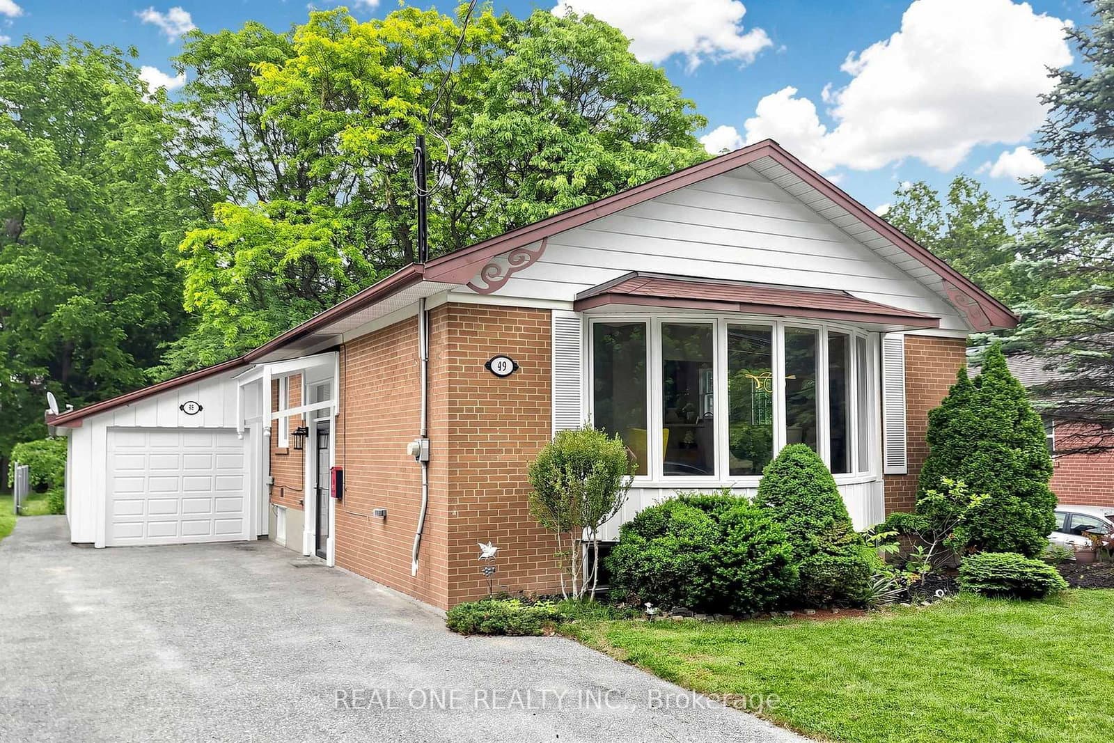 Bayview Parkway in Newmarket · Huron Heights-Leslie Valley — photo 3
