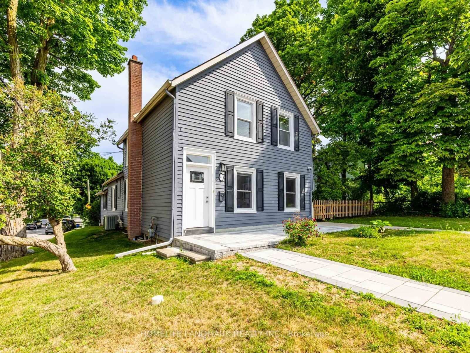 Photo of Arnold Crescent in Richmond Hill · Mill Pond