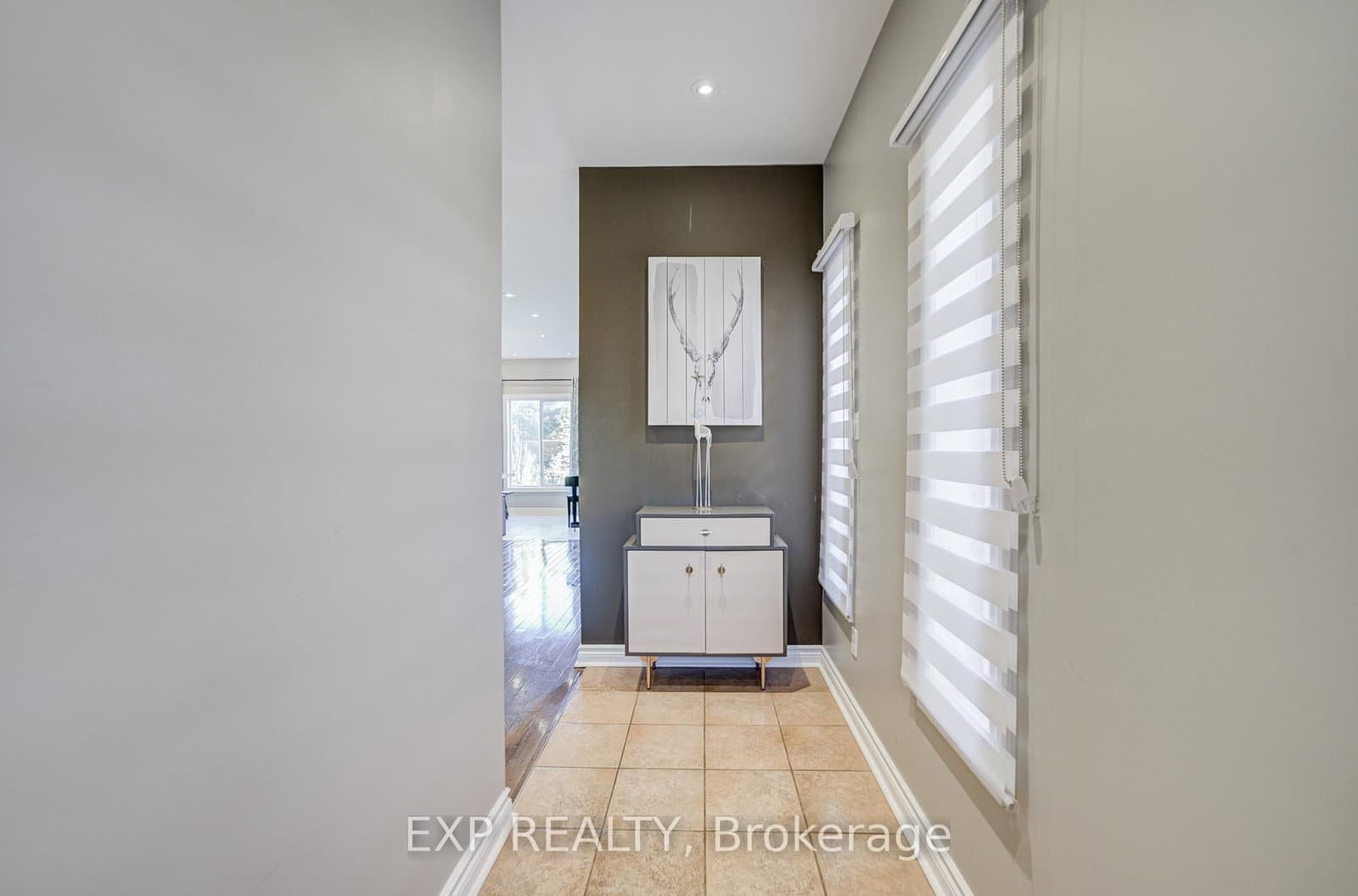 Sheridan Court in Newmarket · Gorham-College Manor — photo 2