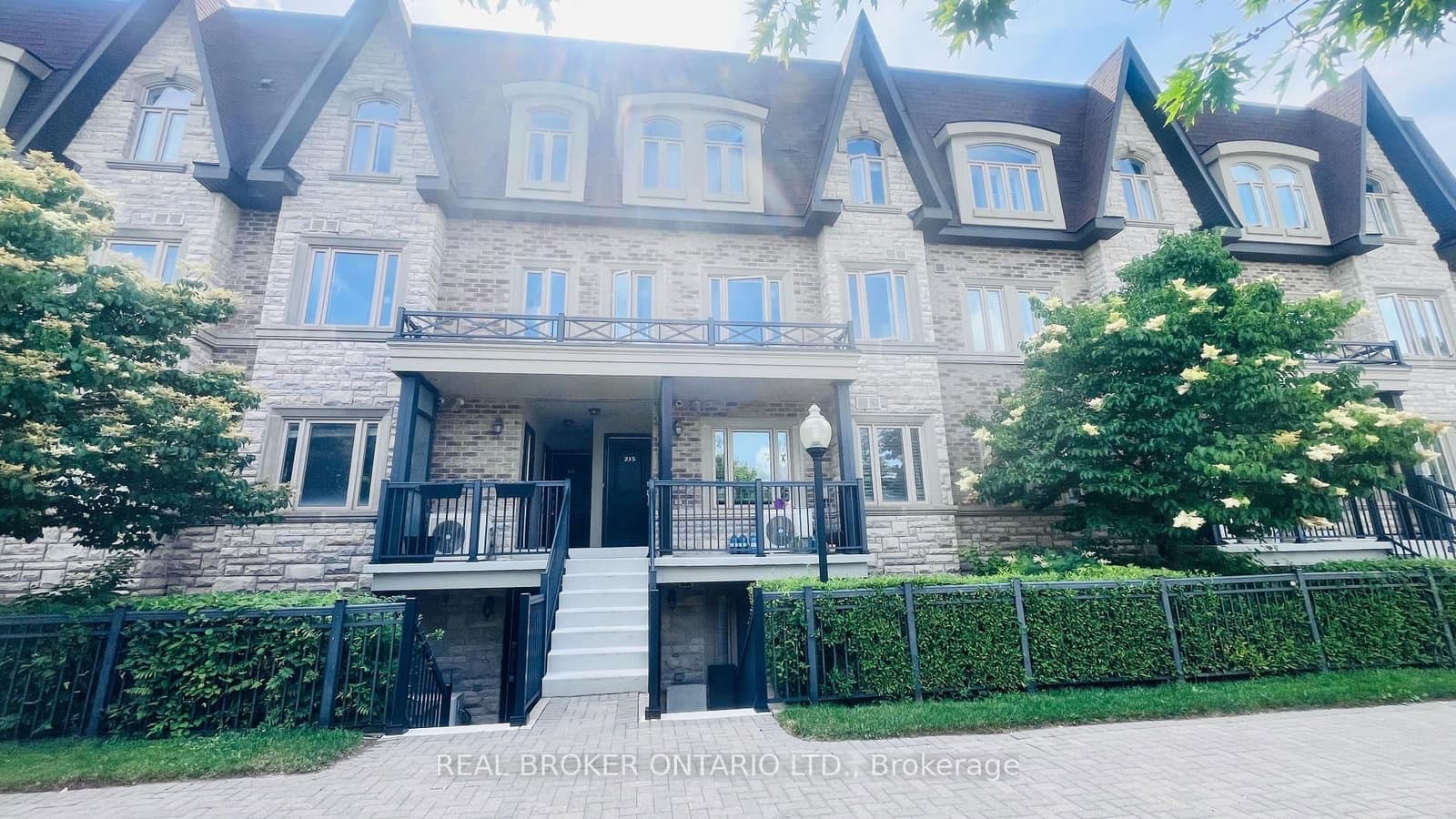 Photo of JOHN Street in Markham · Aileen-Willowbrook