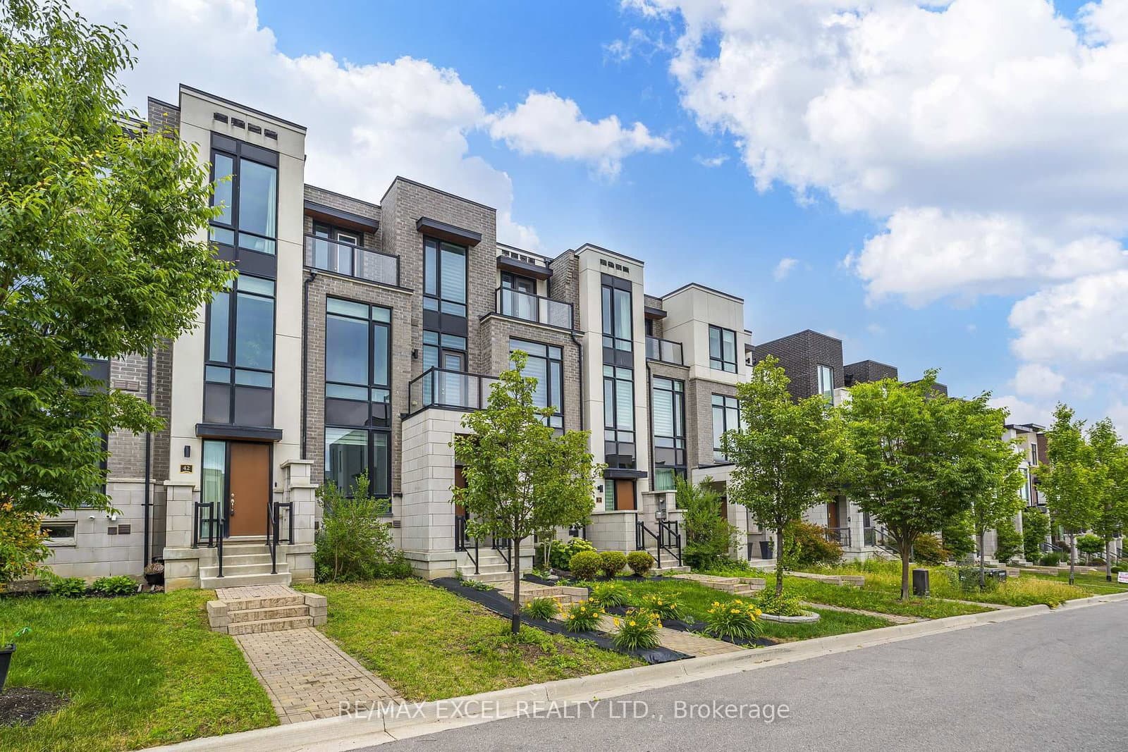 Photo of Aylin Crescent in Vaughan · Patterson