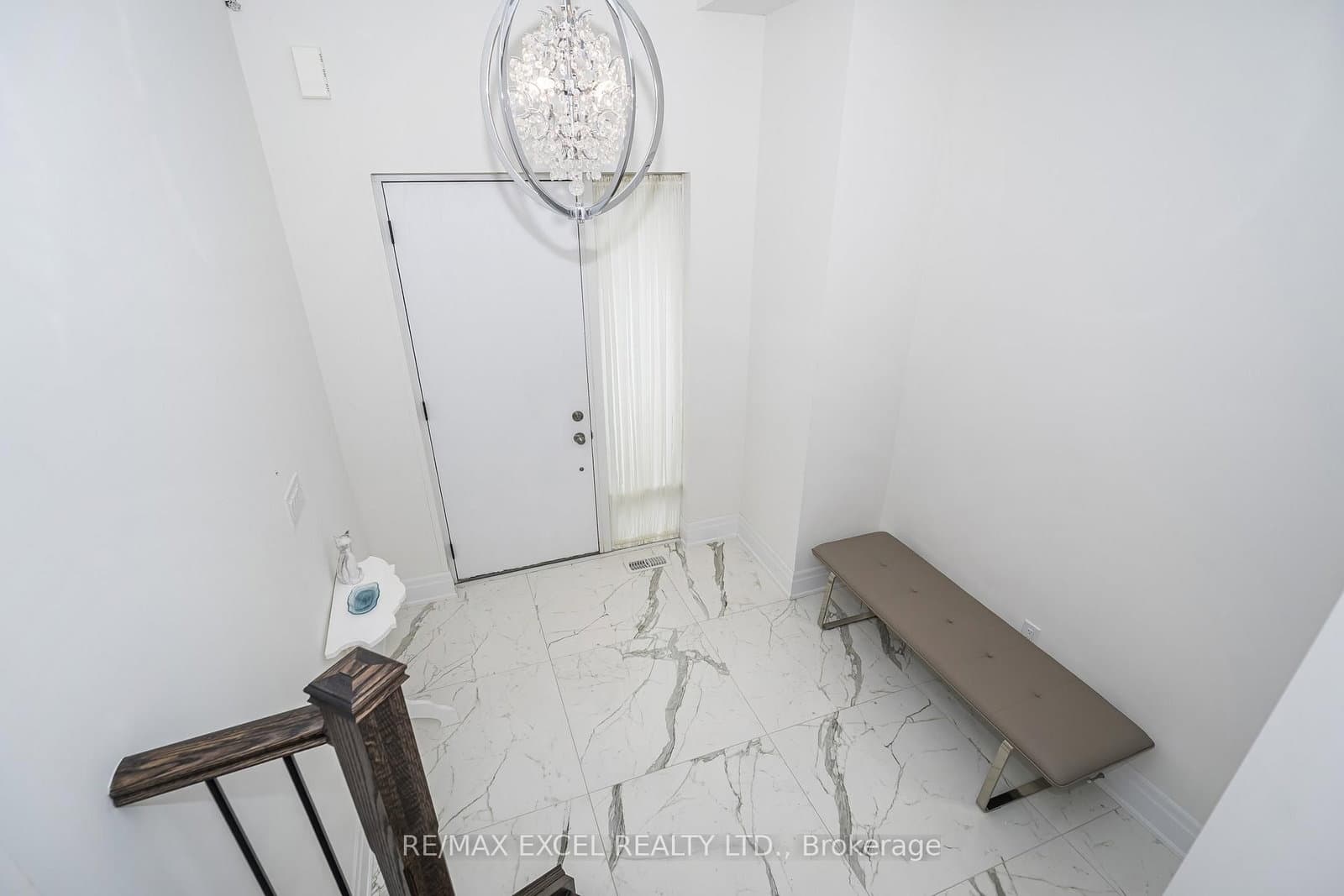 Aylin Crescent in Vaughan · Patterson — photo 3