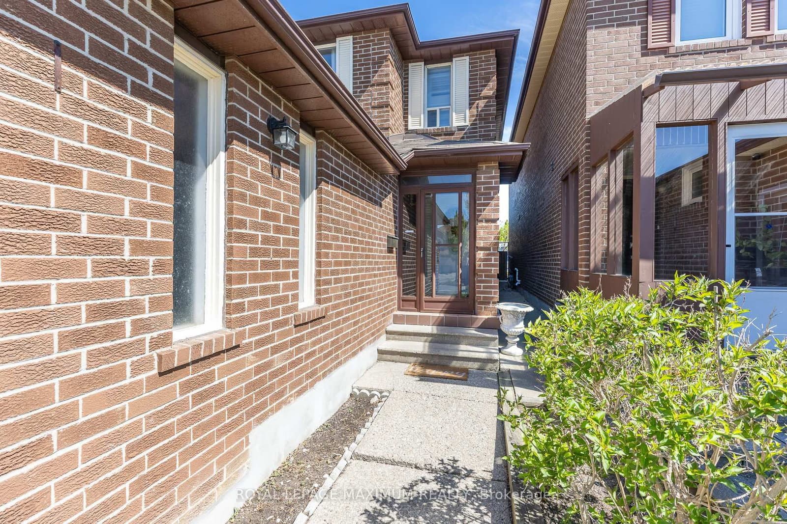 Misty Meadow Drive in Vaughan · East Woodbridge — photo 3