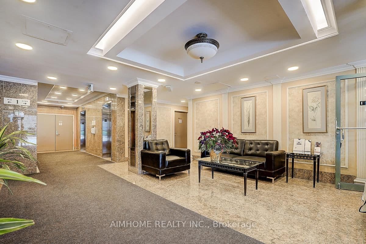 Pond Drive in Markham · Commerce Valley — photo 2
