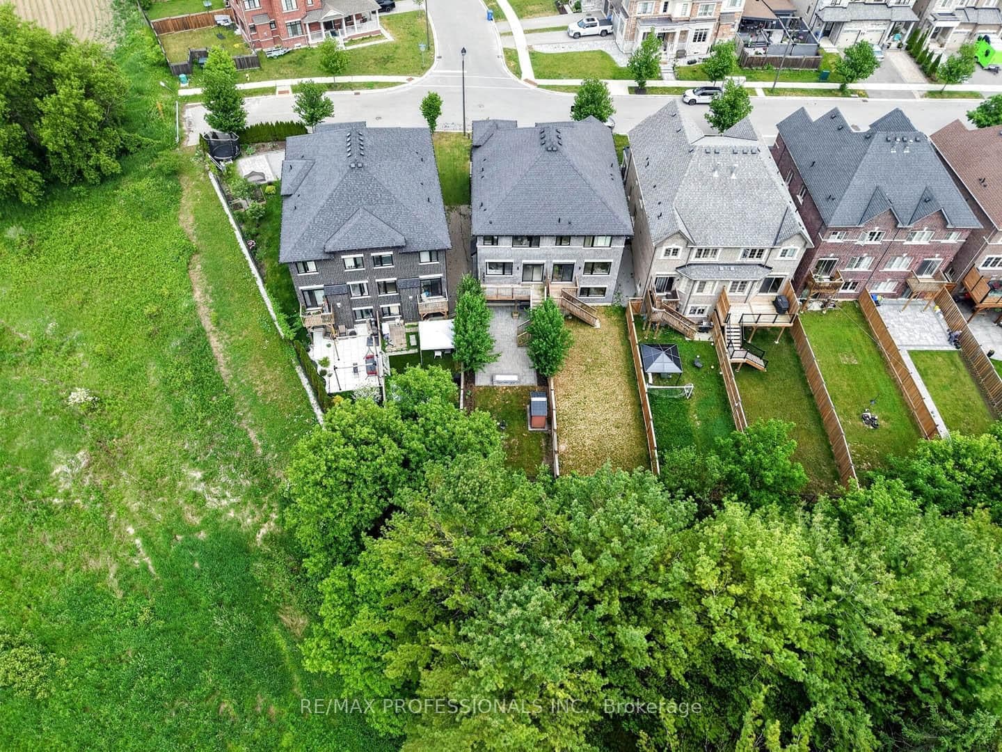 Countryman Road in East Gwillimbury · Sharon — photo 2