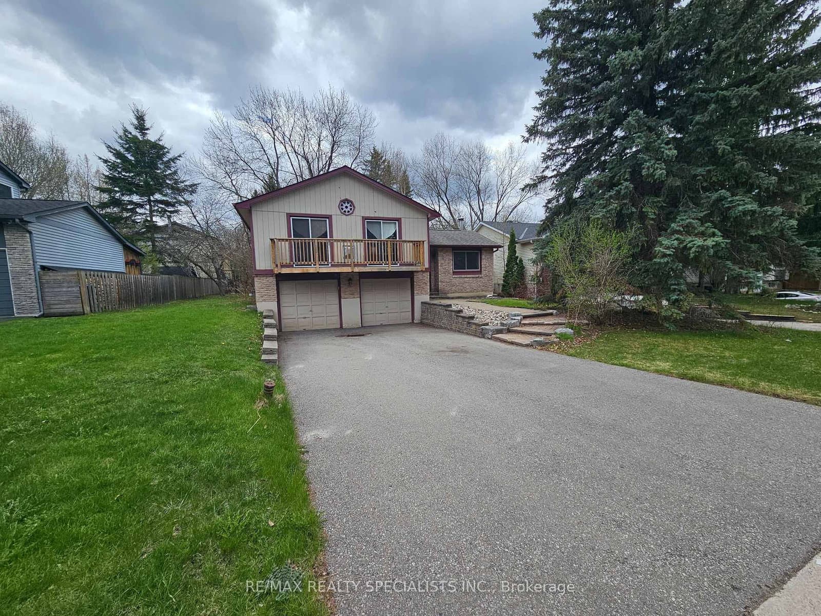 JANETTE Street in Newmarket · Huron Heights-Leslie Valley — photo 3