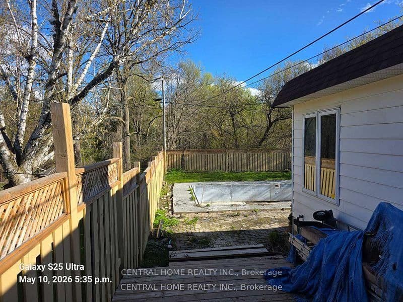 Parkview Crescent in Newmarket · Central Newmarket — photo 3