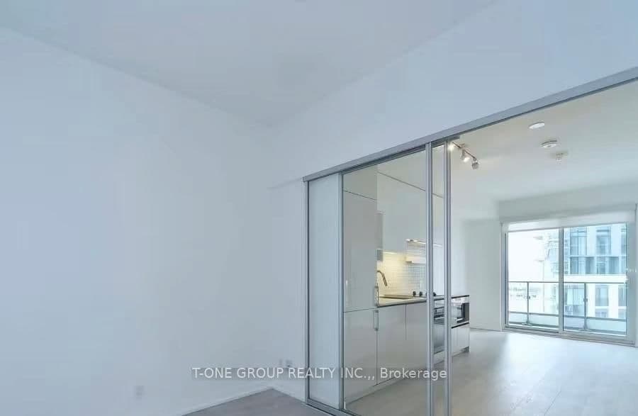 Portage Parkway in Vaughan · Vaughan Corporate Centre — photo 2
