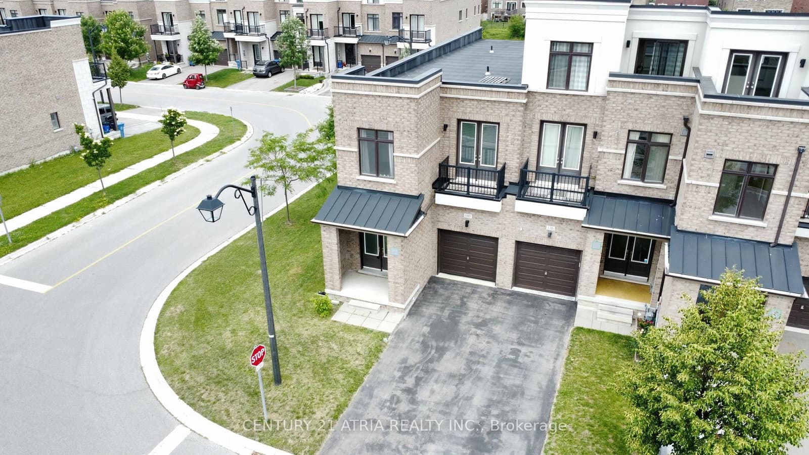Elyse Court in Aurora · Bayview Northeast — photo 2
